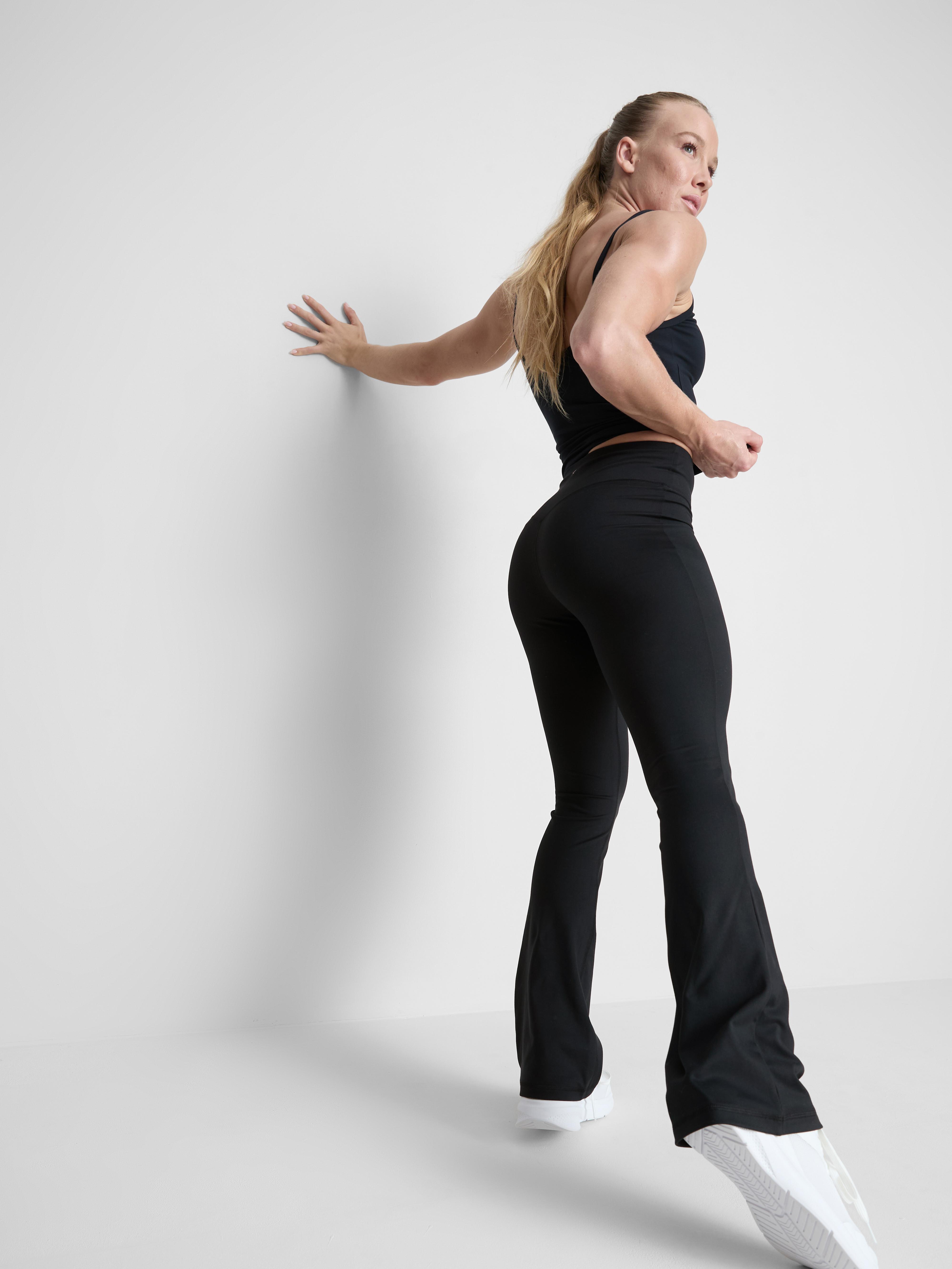 High-Waisted Smooth Support Flared Active Leggings - Black