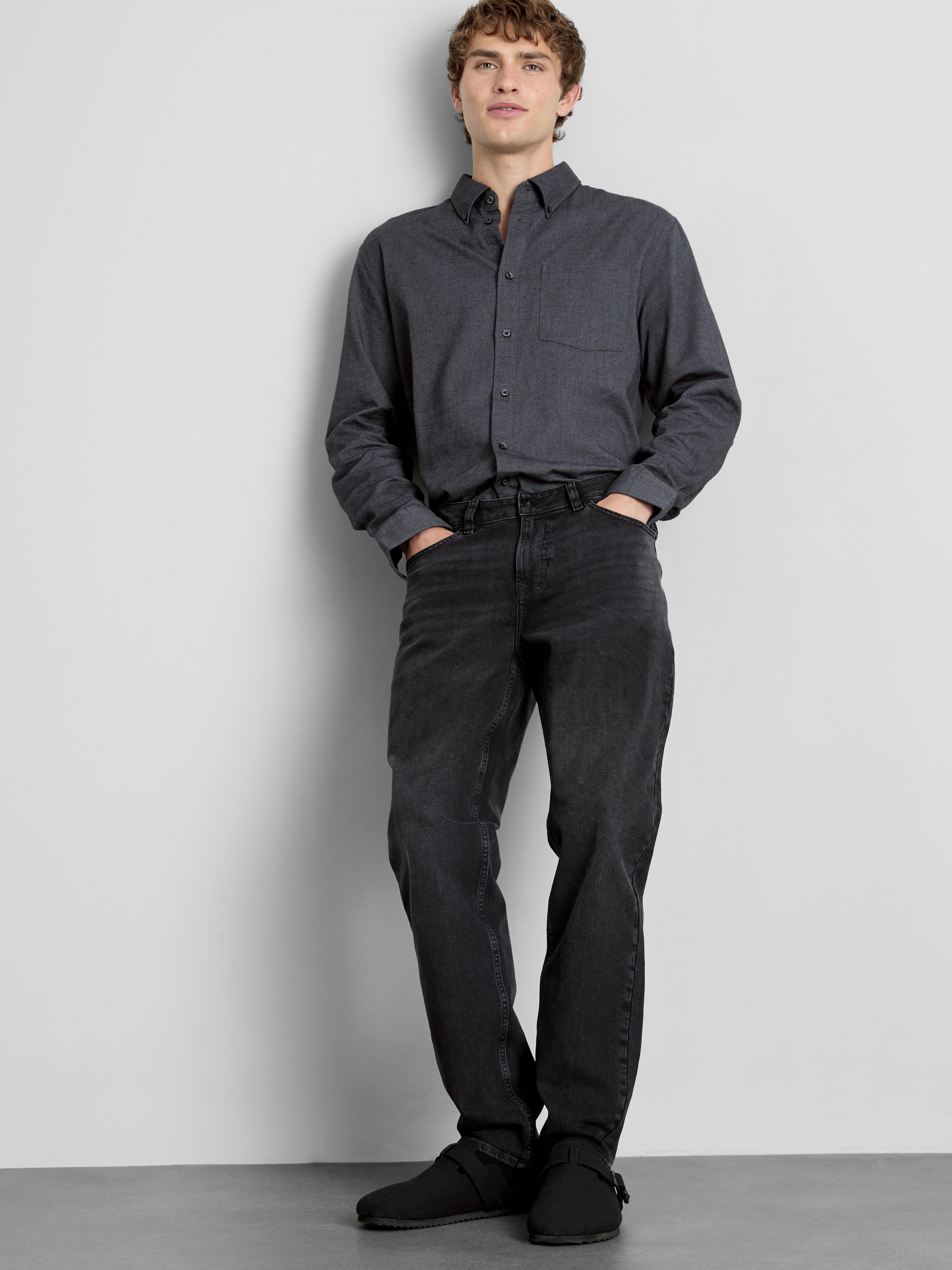 Mid-Rise Slim Fit Jeans - Black
