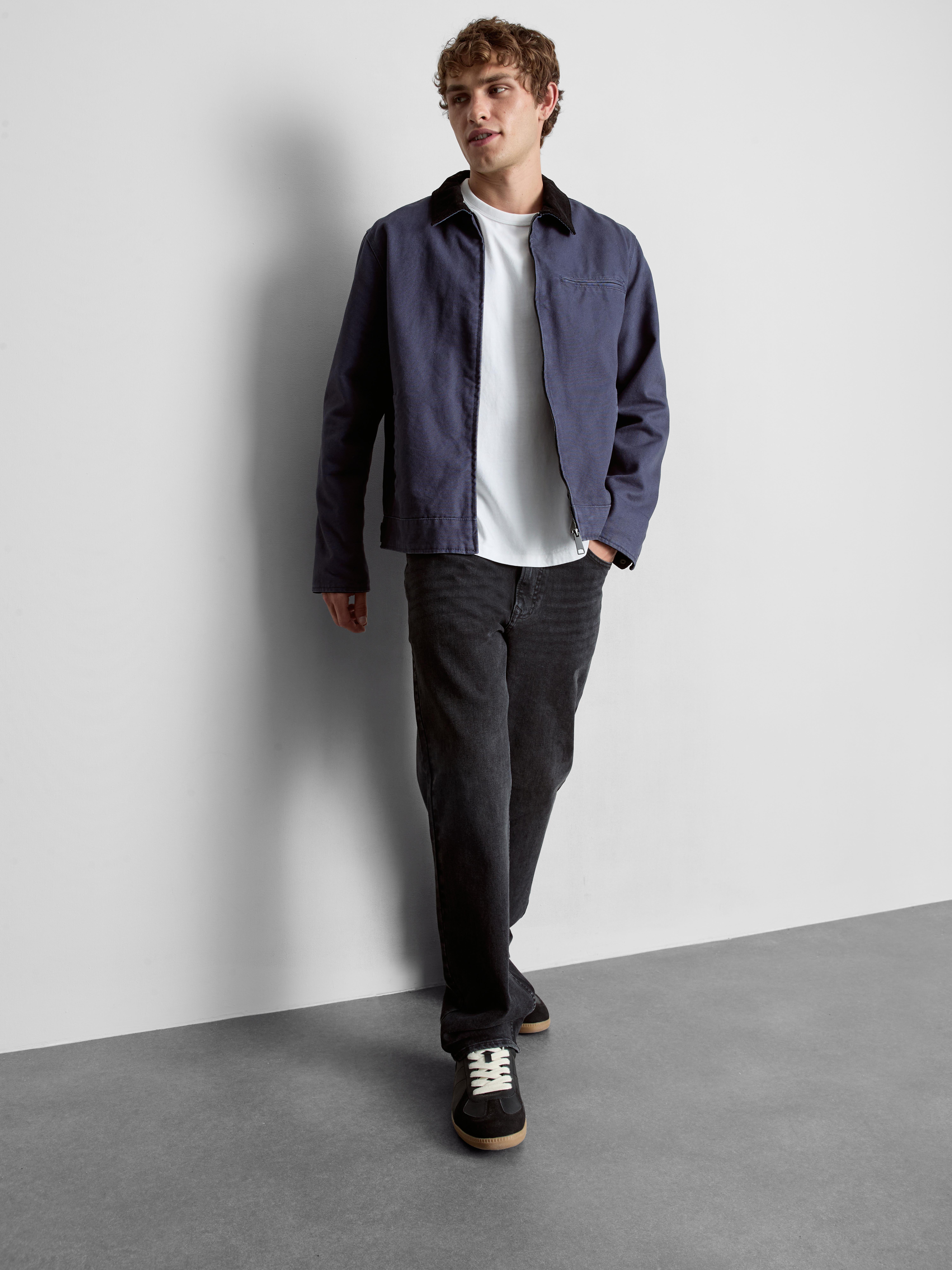 Mid-Rise Straight-Leg Jeans - Black