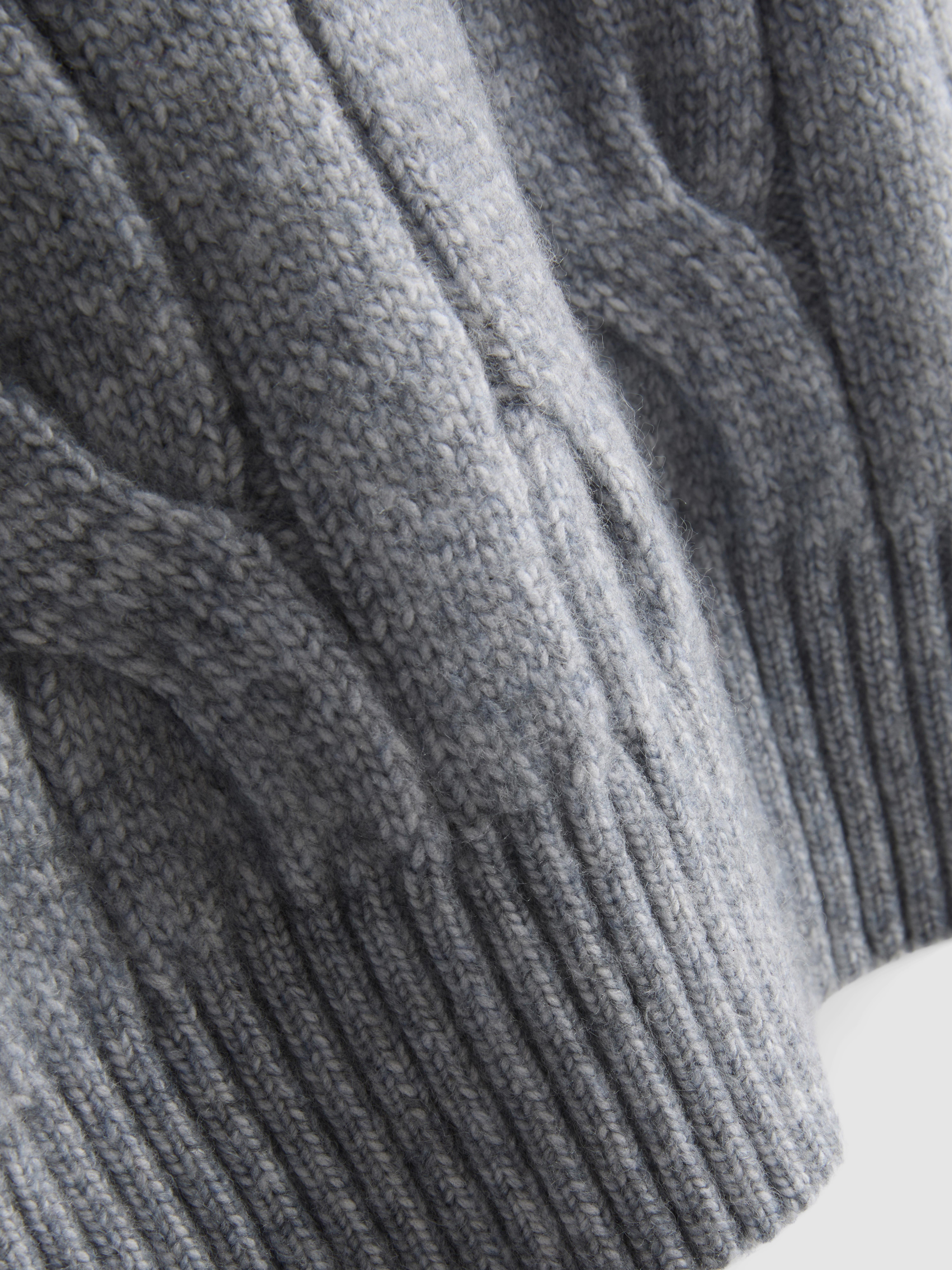Cable Knit Crew Neck Sweater - Gray