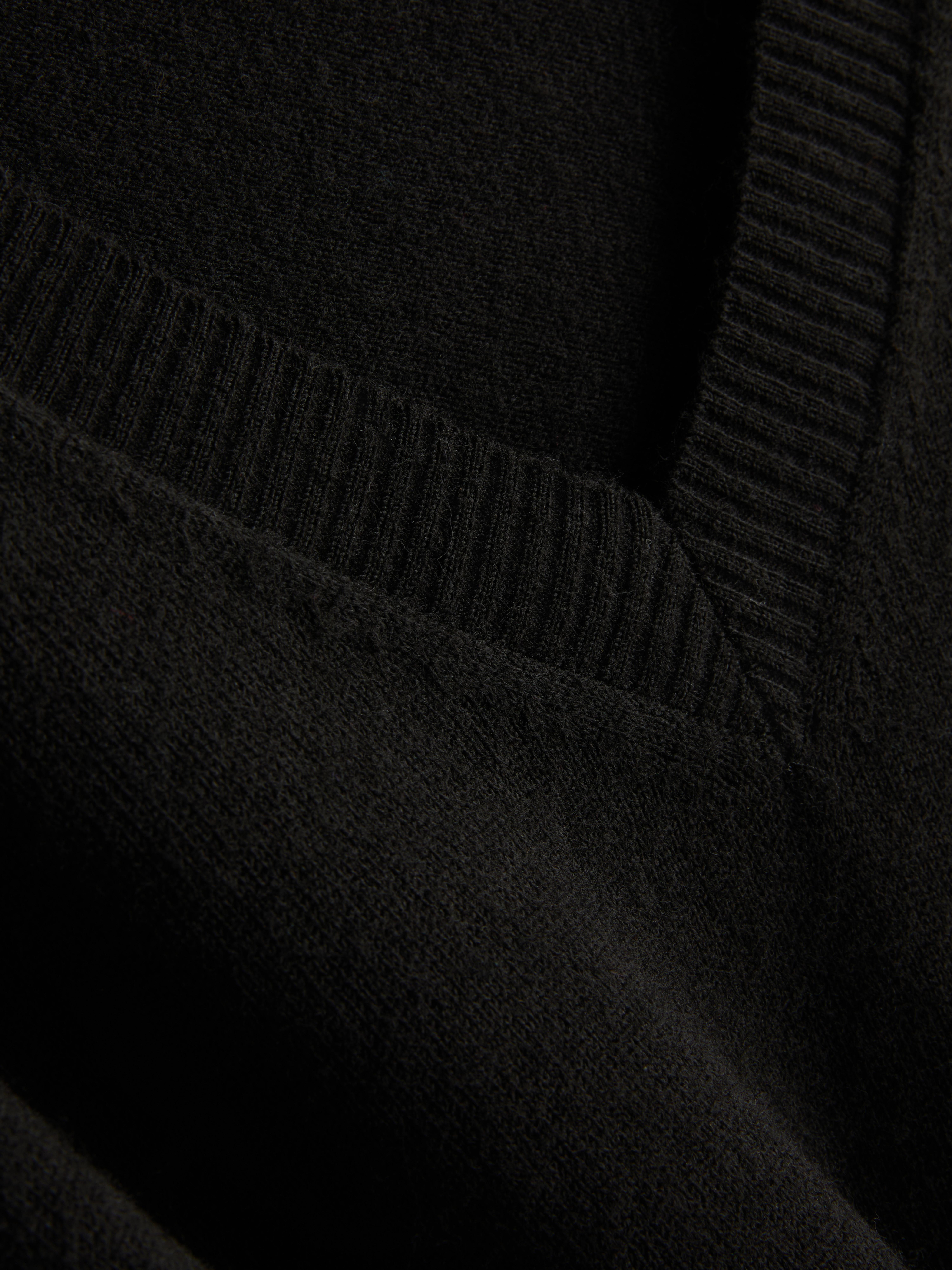 Knitted V-Neck Sweater - Black