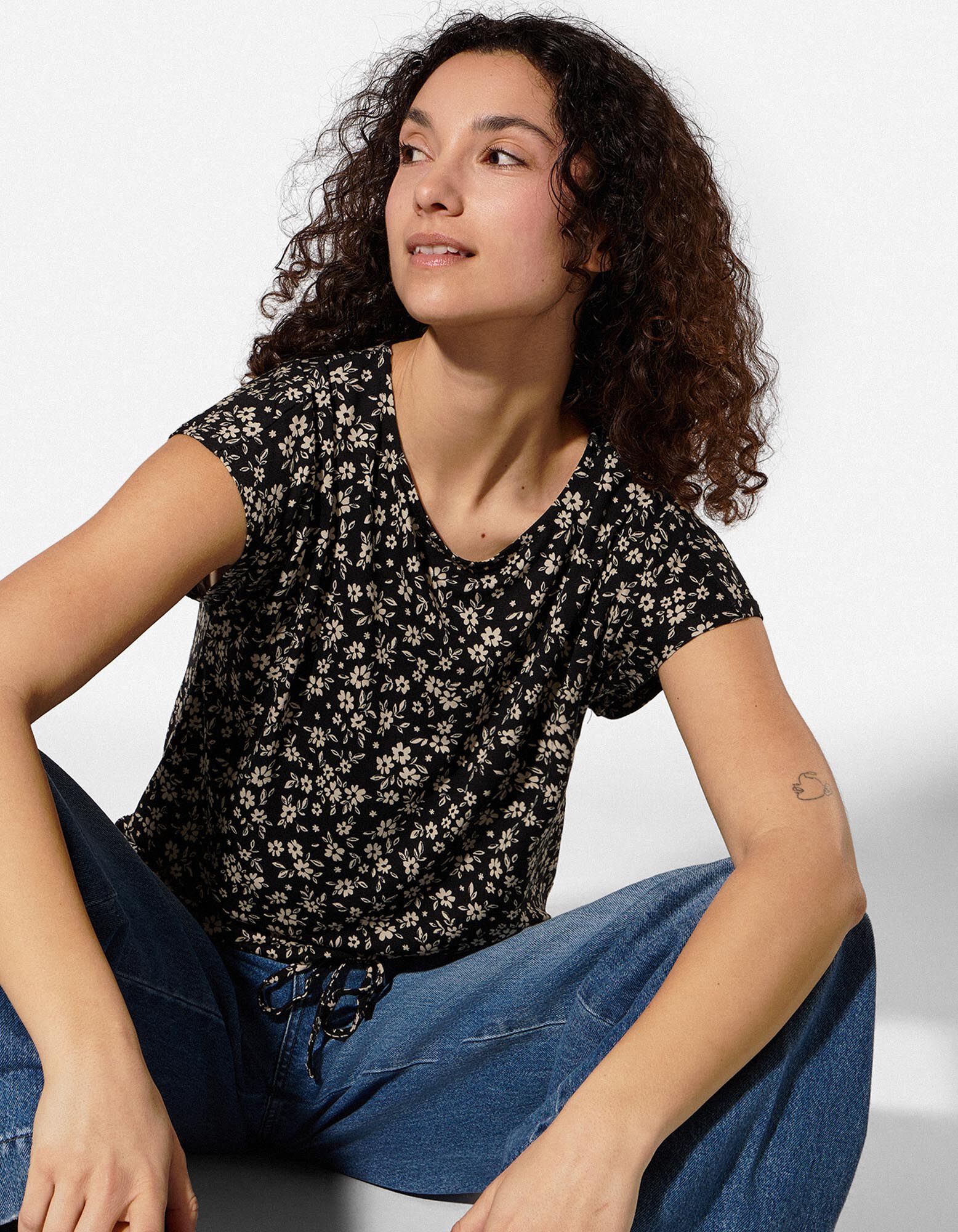 T-shirt - Bloemenmotief - Zwart - Zwart