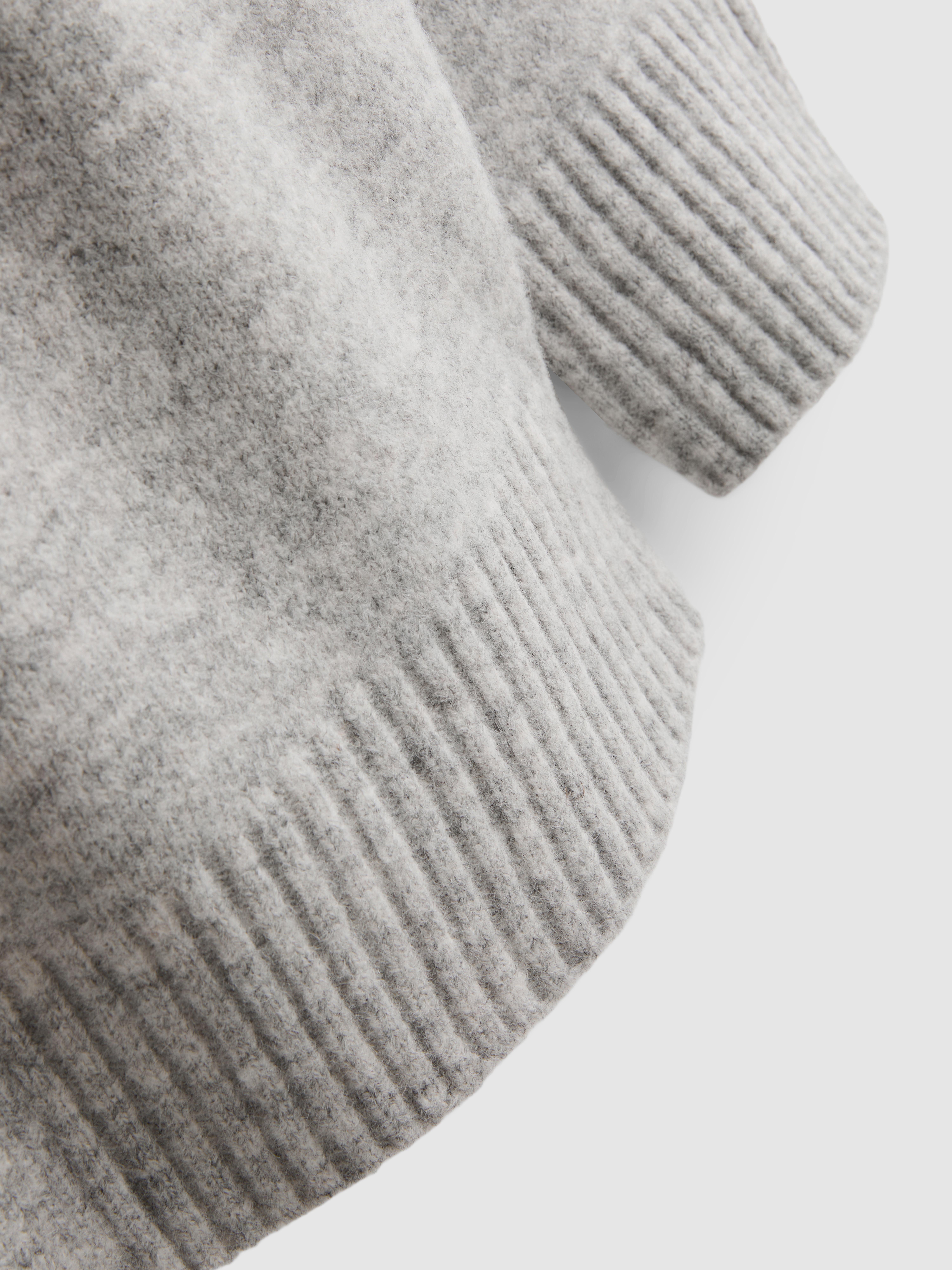 Classic Relaxed Knitted Cardigan - Light Gray