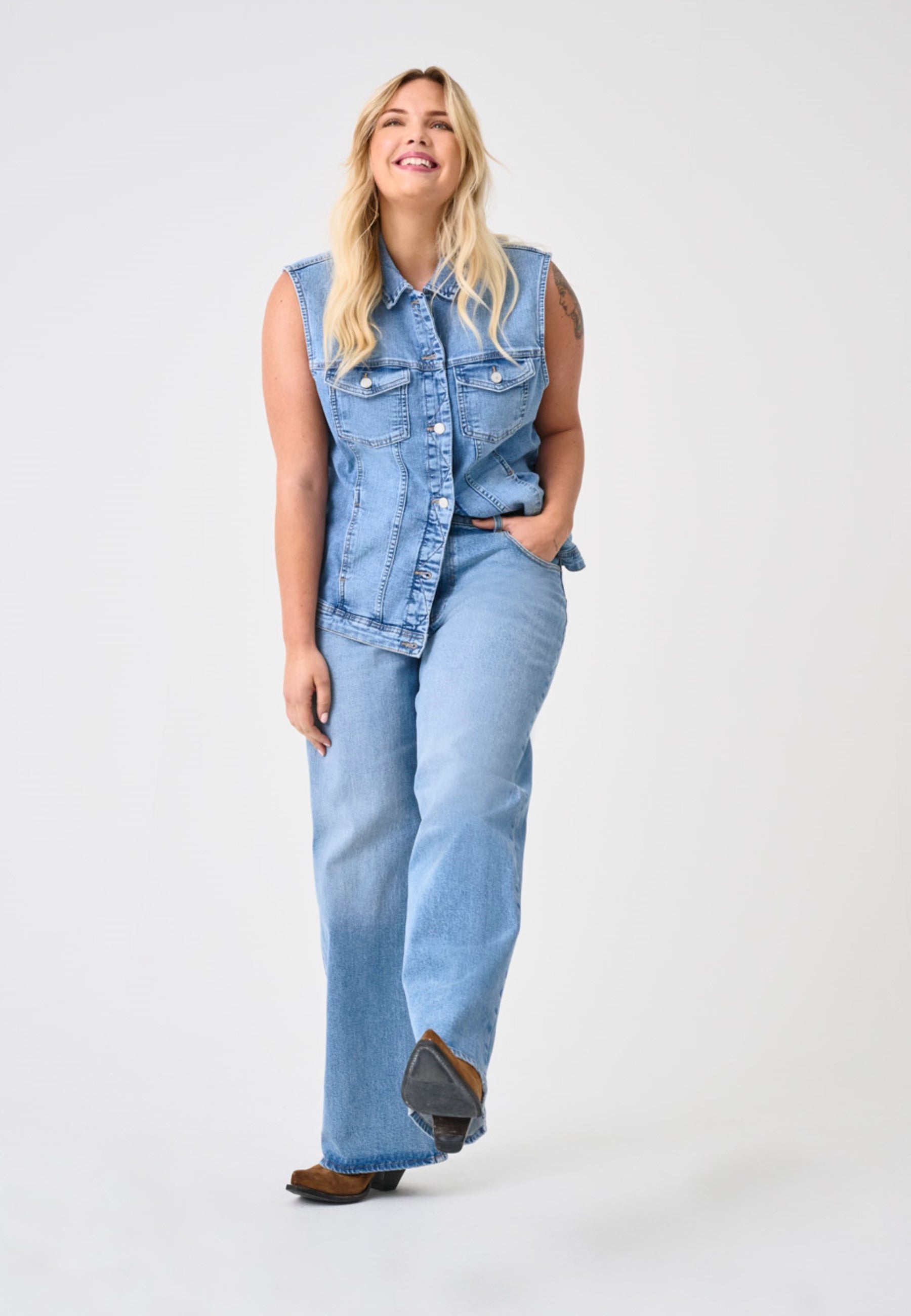 CARJUICY High waist Wide Leg Fit Jeans Medium Blue Denim