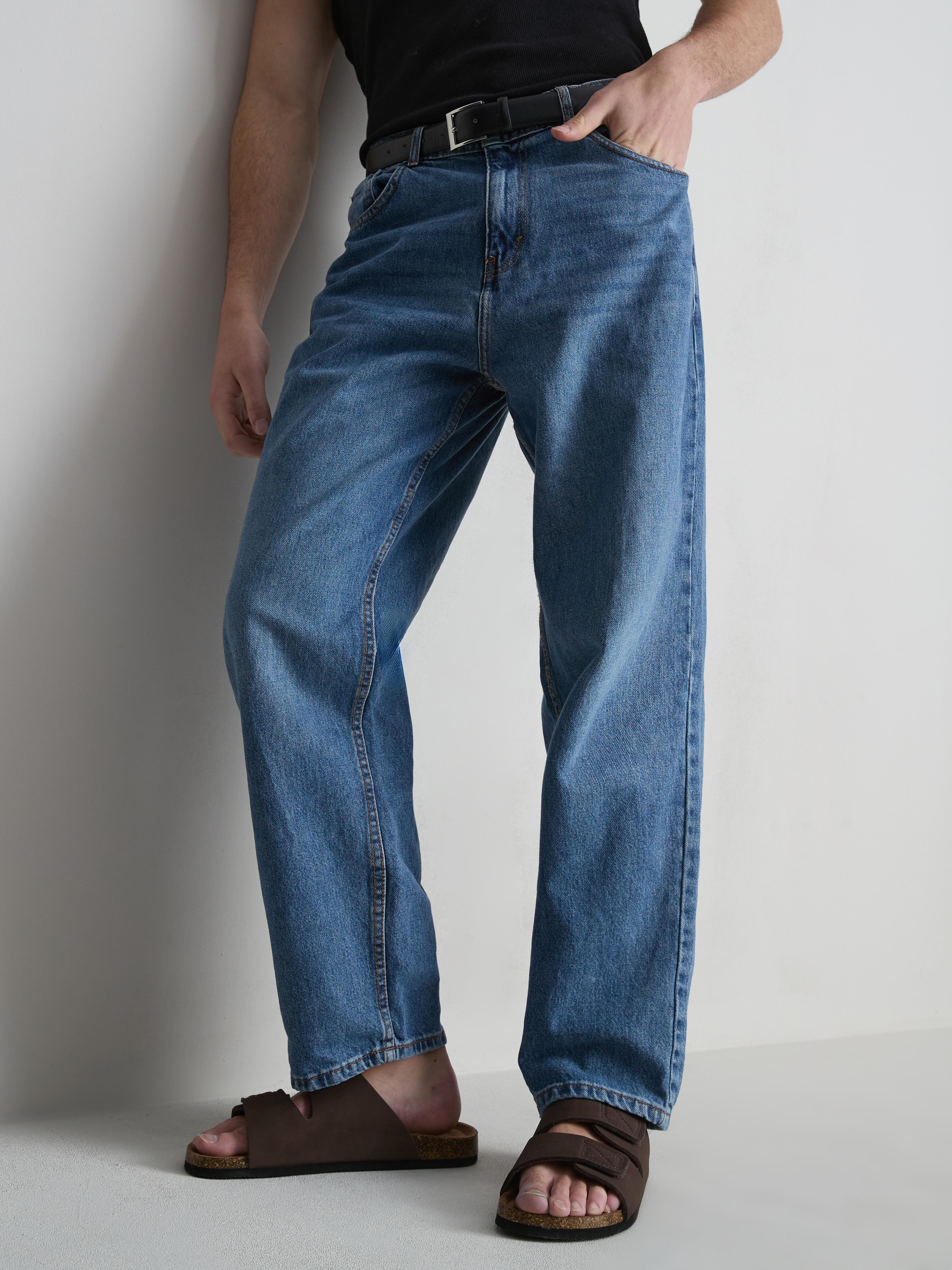 High-Waisted Relaxed Jeans - Blue