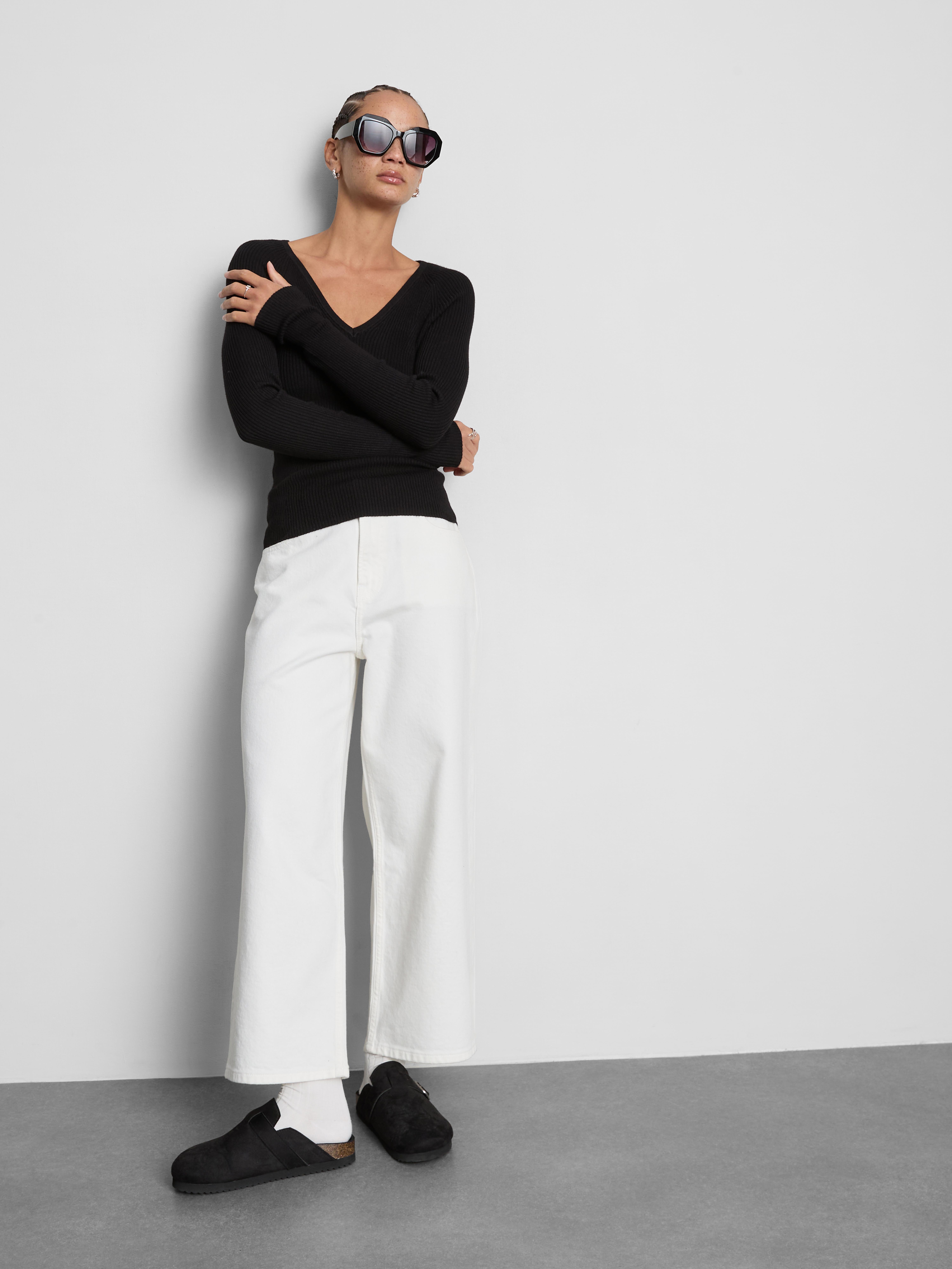 Ribbed V-Neck Sweater - Black