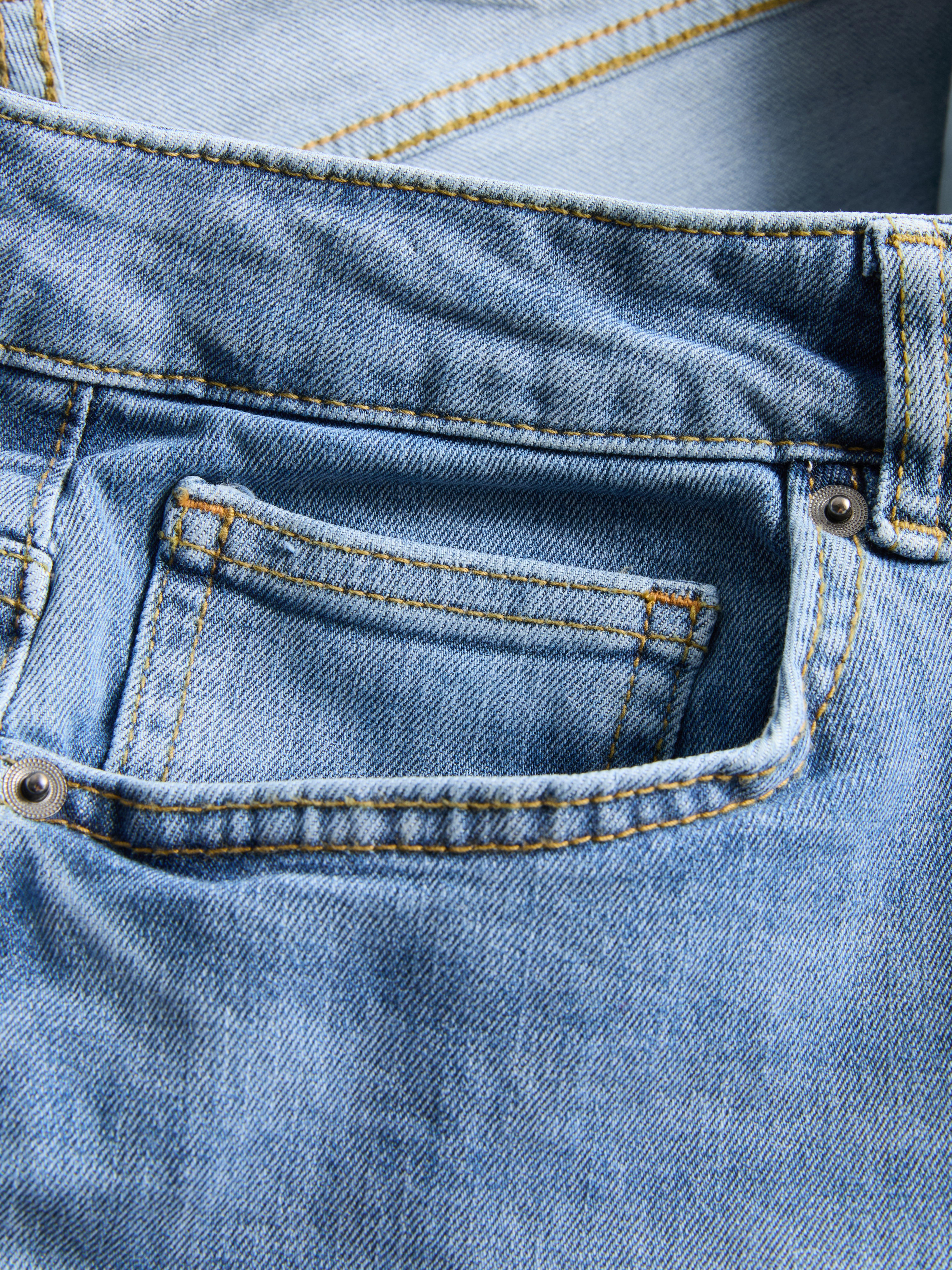 Mid-Rise Straight-Leg Jeans - Mid Blue