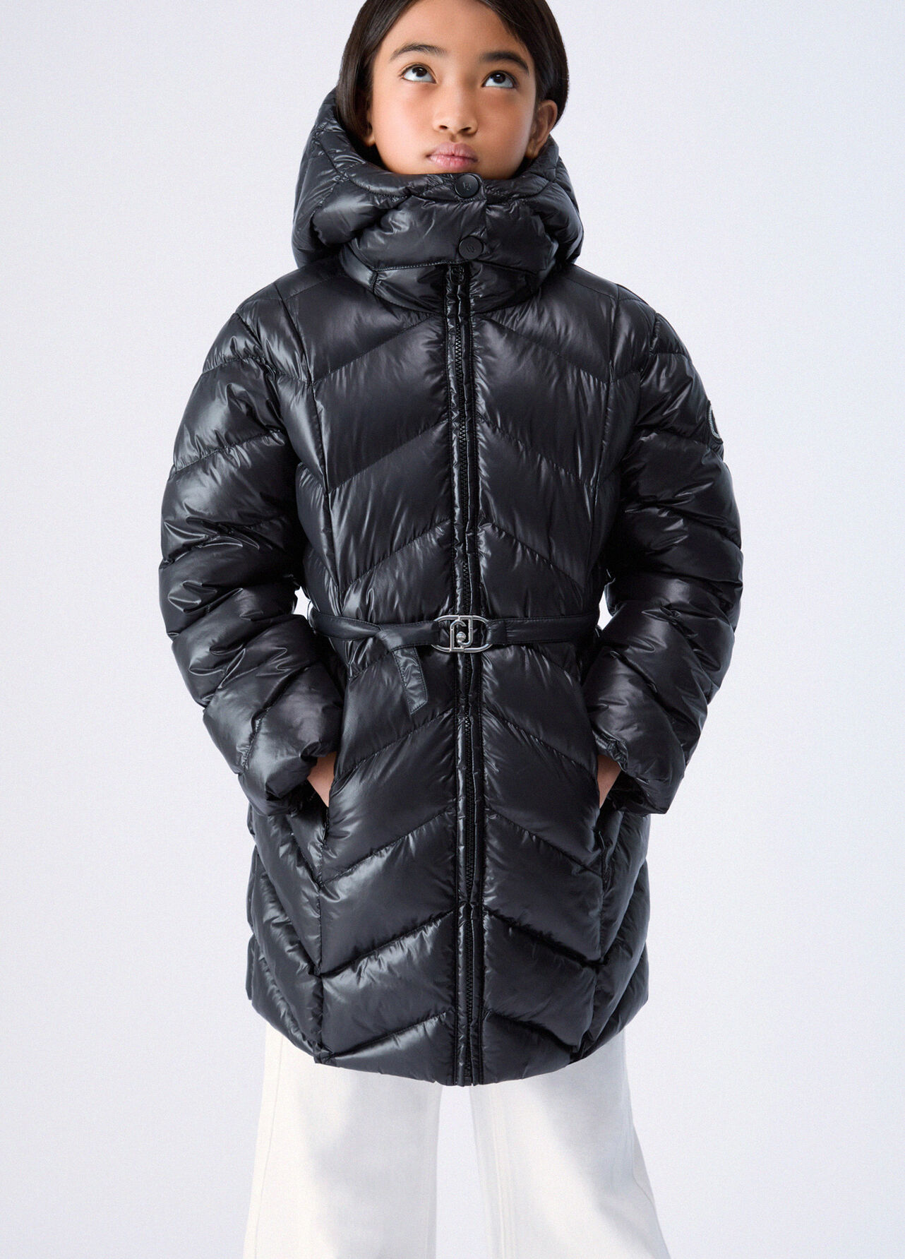 Giacca imbottita lunga con cappuccio - BLACK