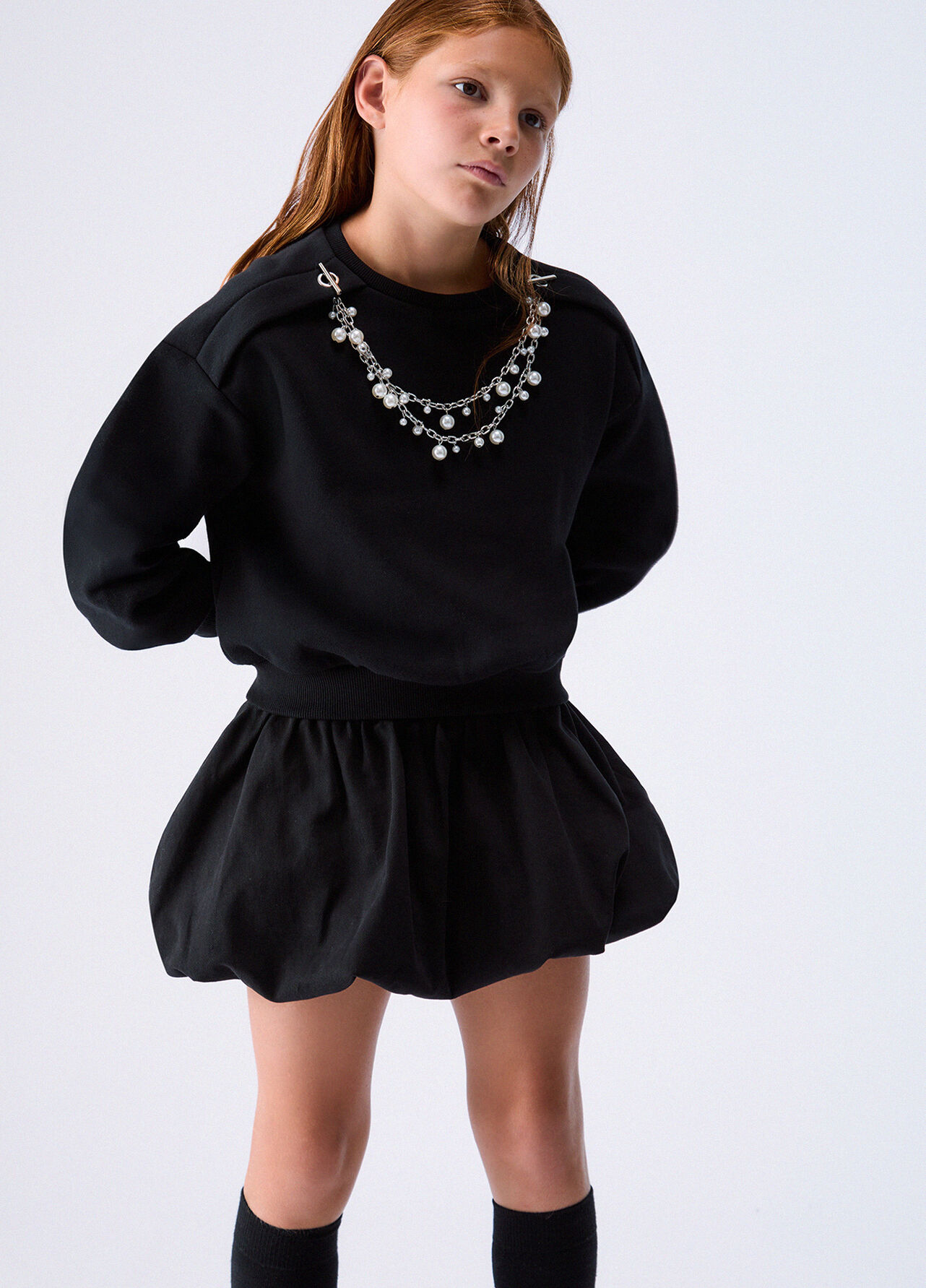 Felpa con accessori gioiello - BLACK