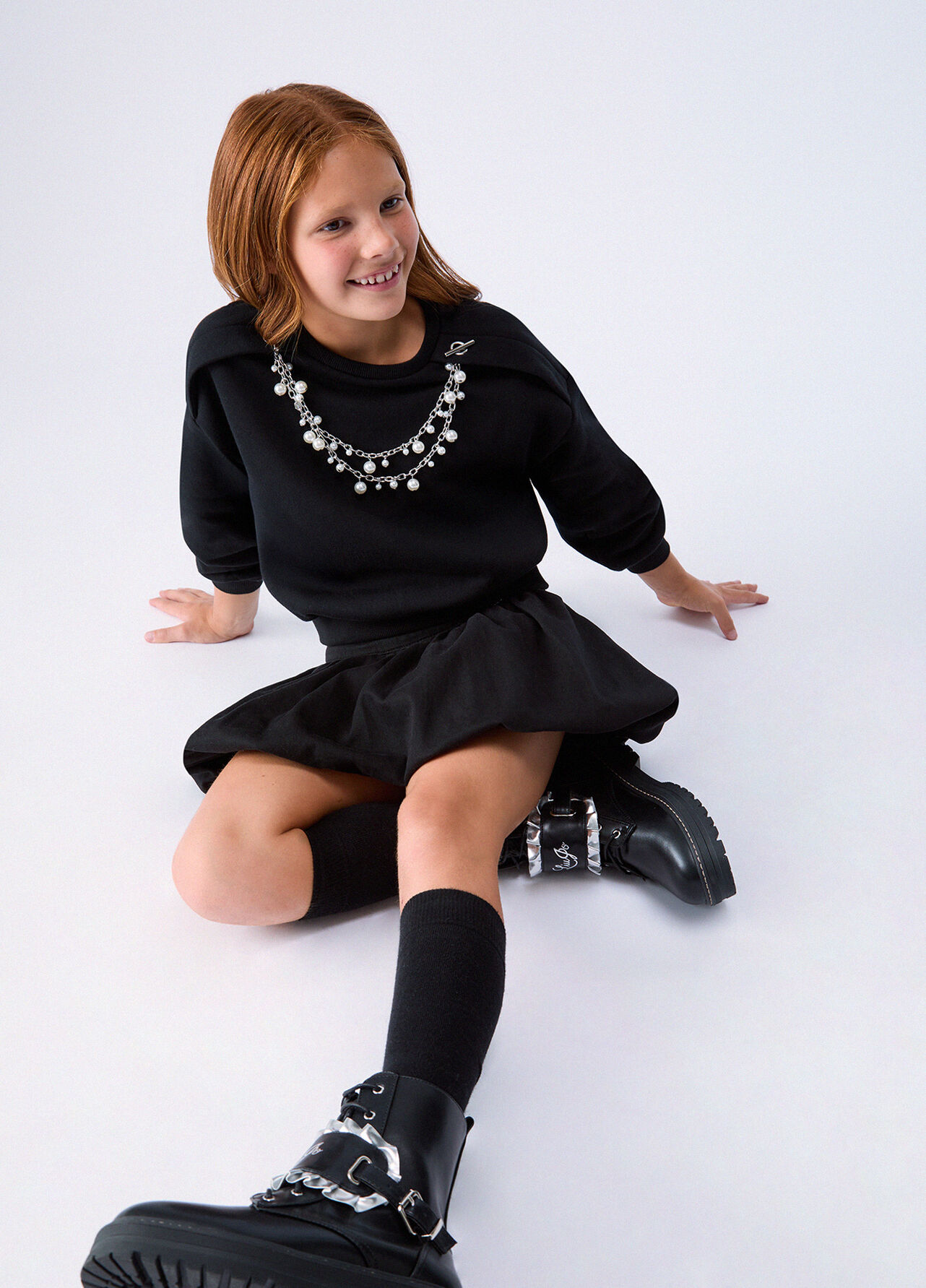 Felpa con accessori gioiello - BLACK