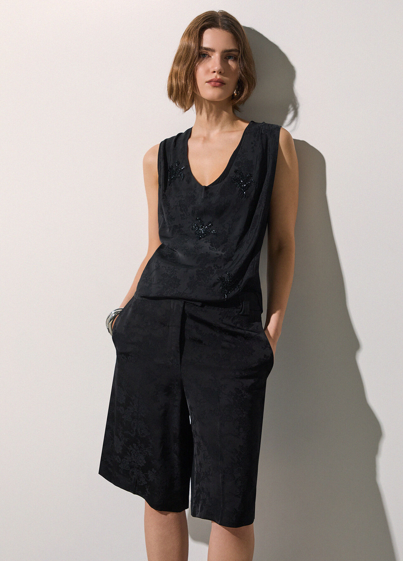 Top con ricami gioiello - BLACK