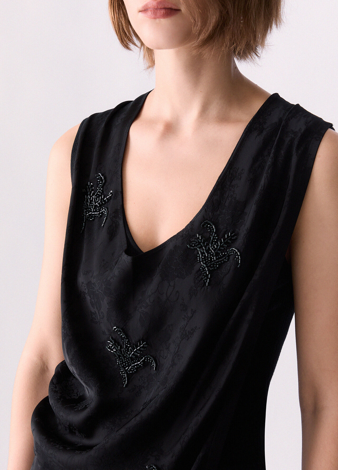 Top con ricami gioiello - BLACK