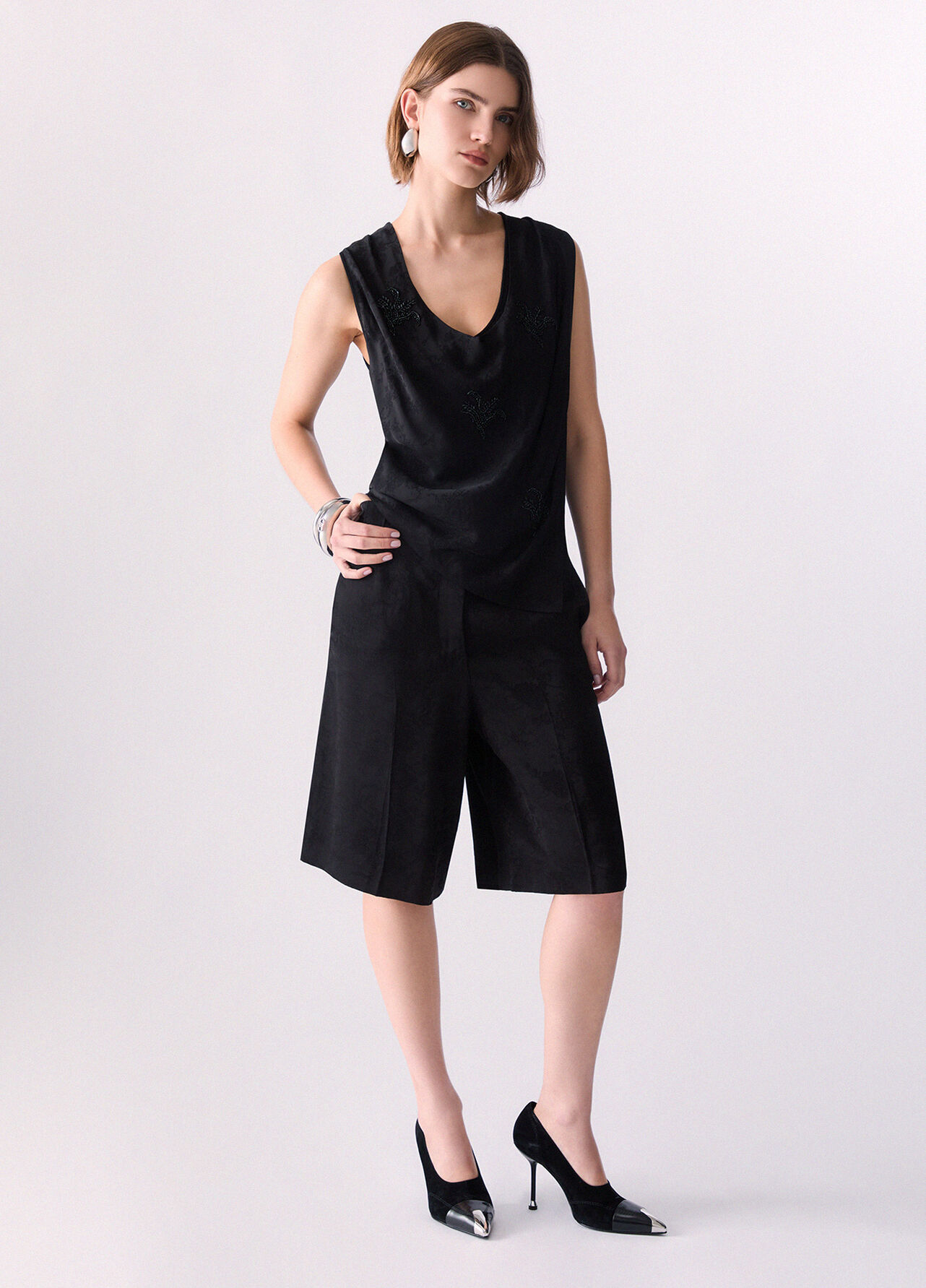 Top con ricami gioiello - BLACK