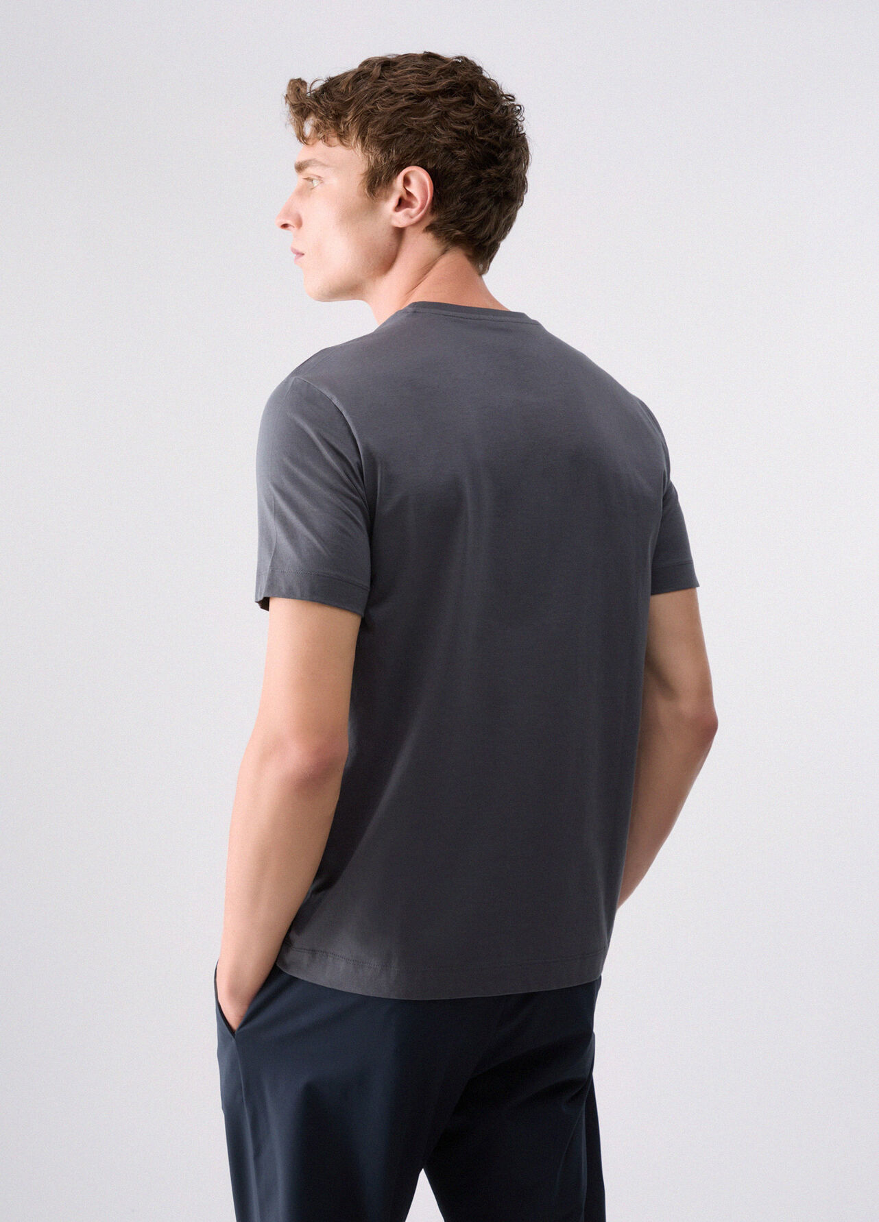 T-shirt con logo ricamato - DARK GREY