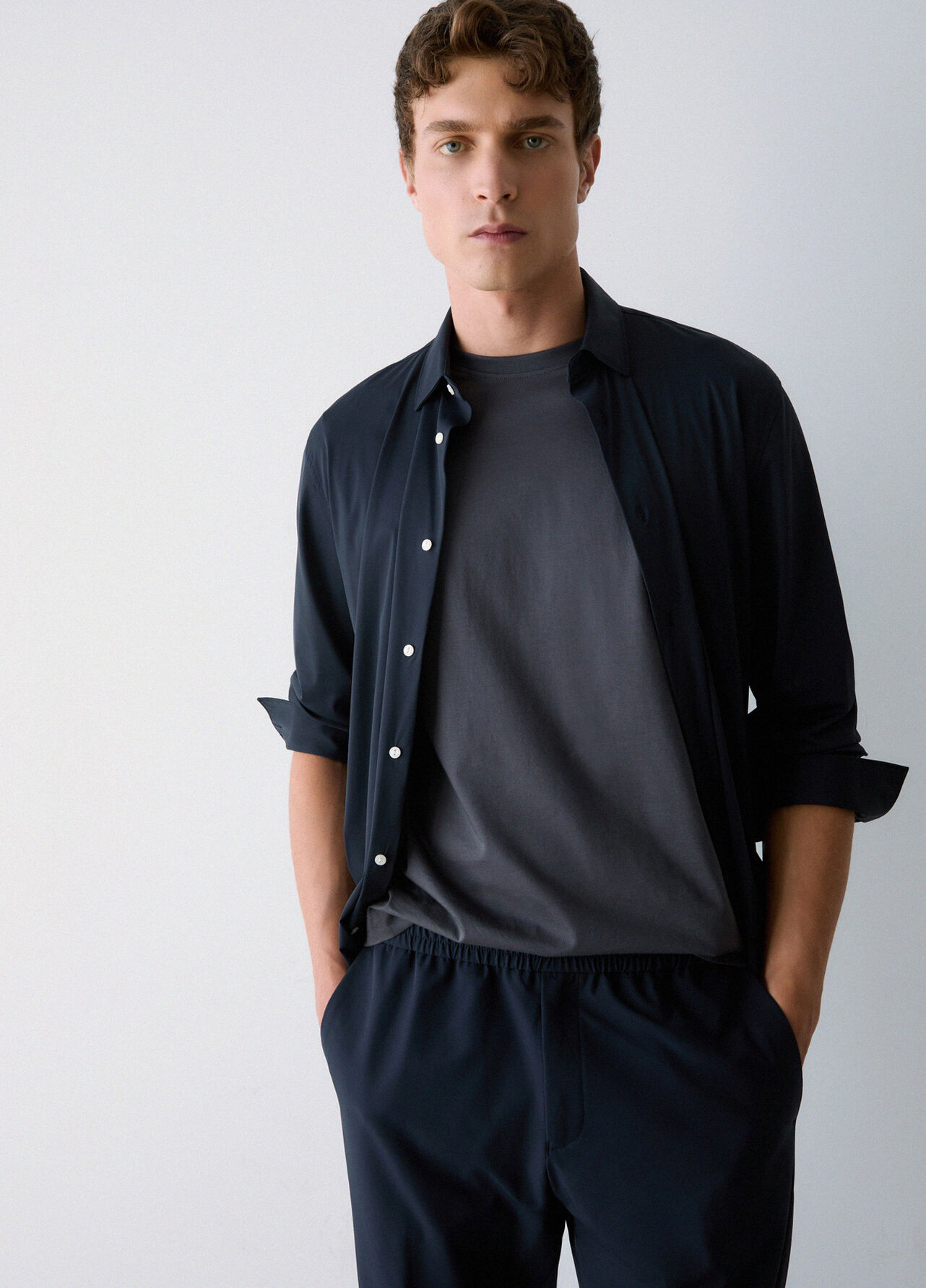 T-shirt con logo ricamato - DARK GREY