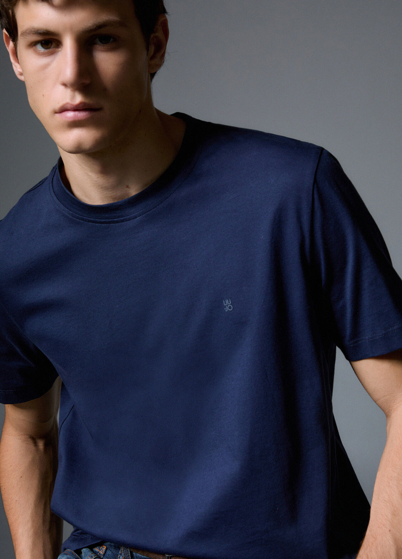 T-shirt con logo ricamato - NAVY