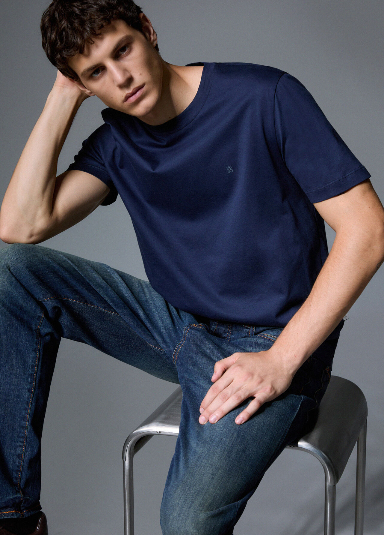 T-shirt con logo ricamato - NAVY