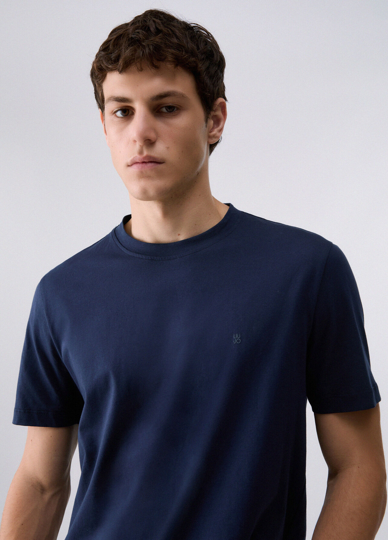 T-shirt con logo ricamato - NAVY