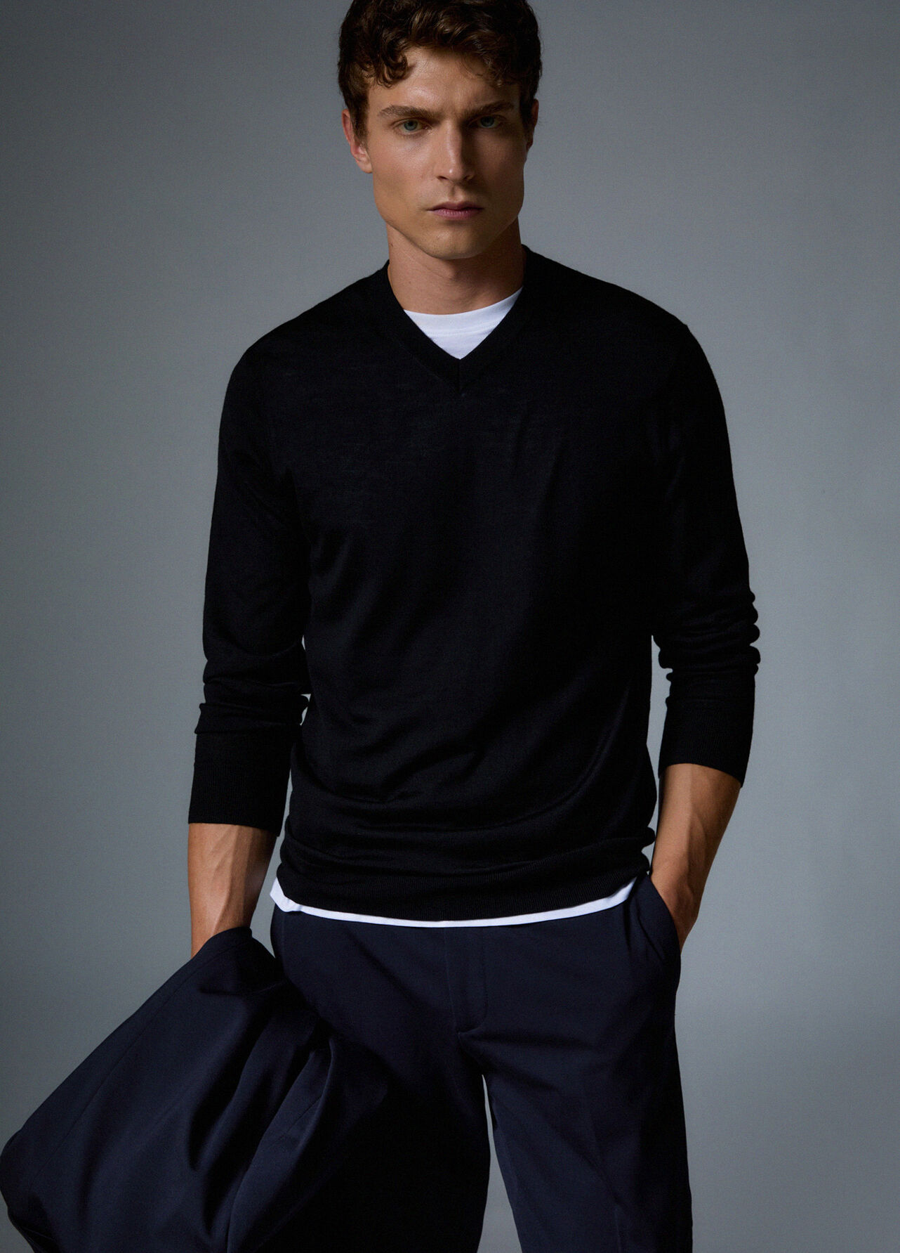 Maglia scollo a V in lana merino - BLACK