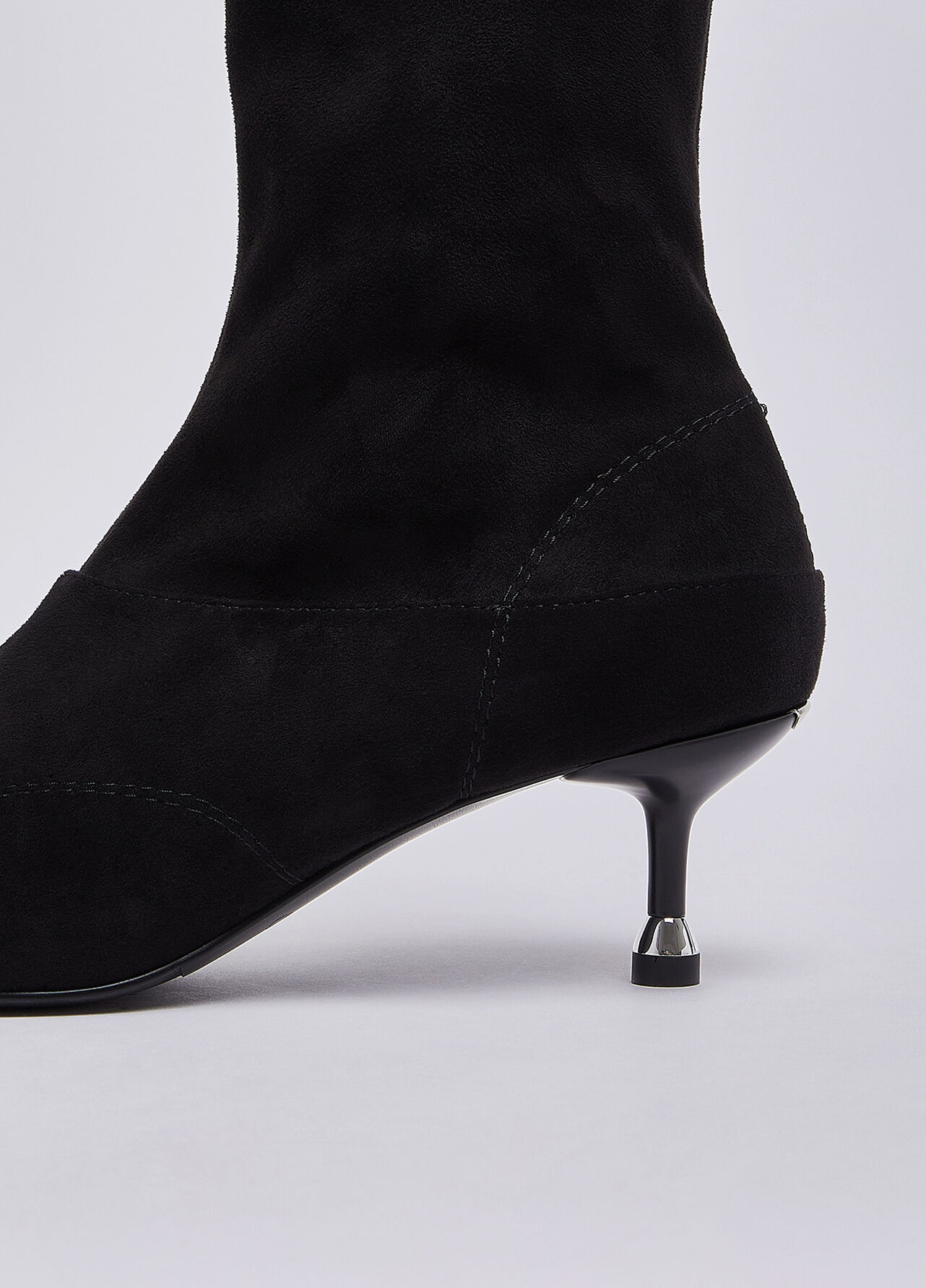 Stivaletti con puntale metallico - BLACK