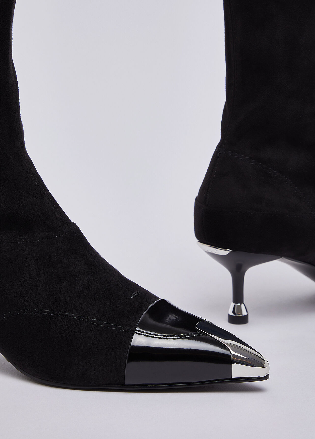 Stivaletti con puntale metallico - BLACK