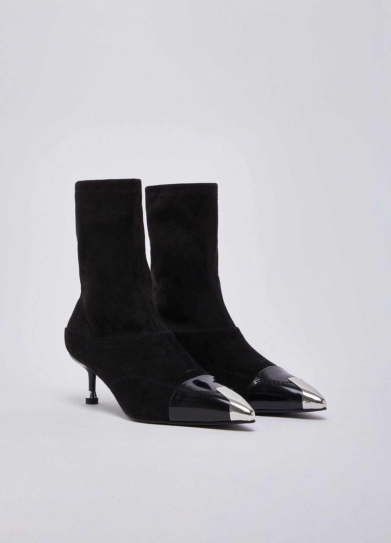 Stivaletti con puntale metallico - BLACK