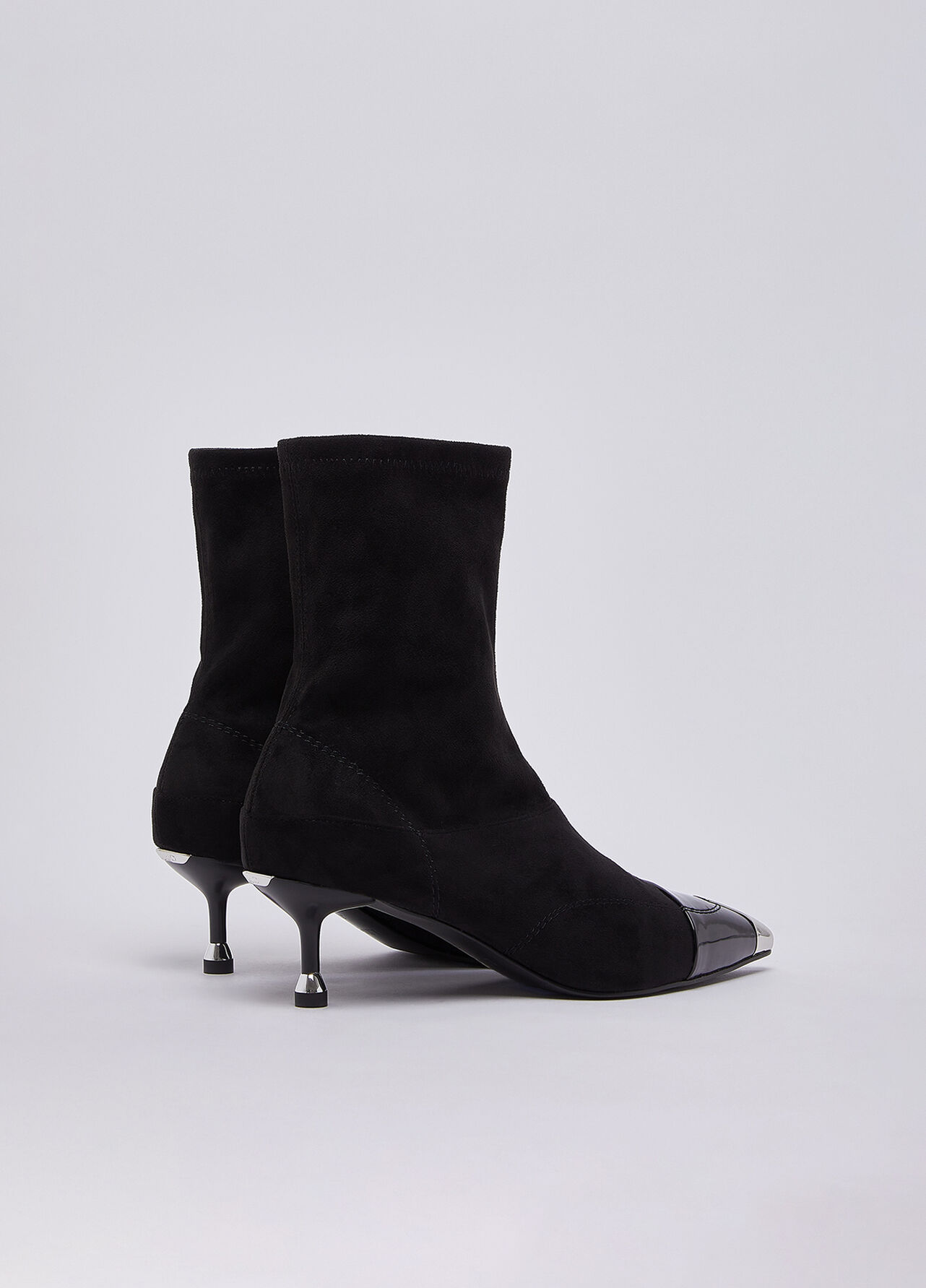 Stivaletti con puntale metallico - BLACK