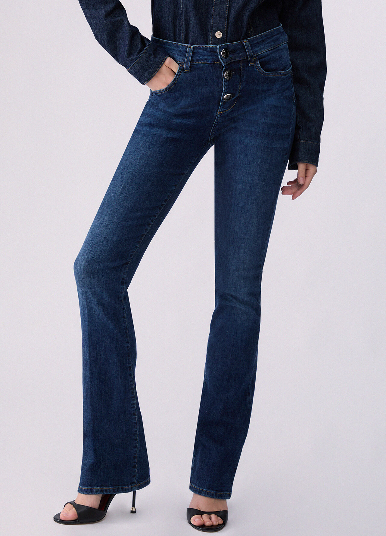 Jeans bootcut con bottoni gioiello - BLUE DENIM