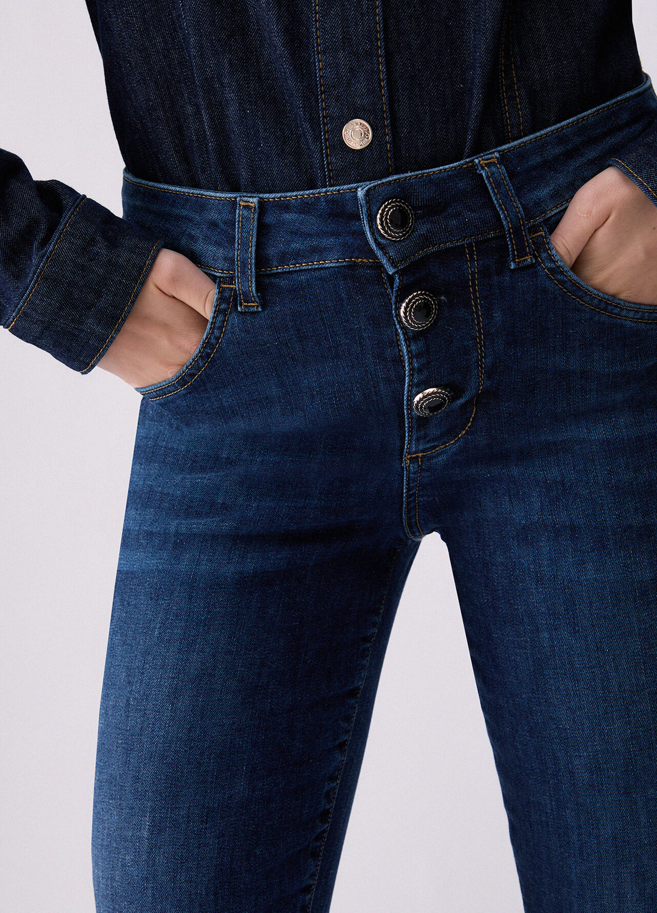 Jeans bootcut con bottoni gioiello - BLUE DENIM