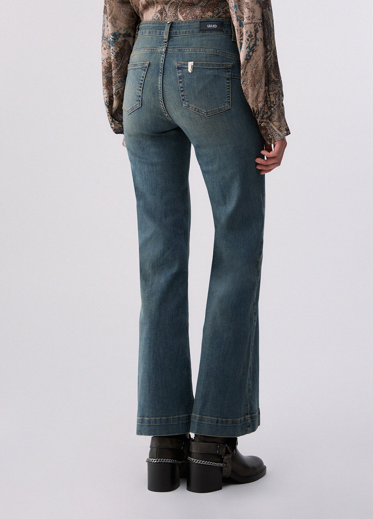 Jeans flare con bottoni gioiello - BLUE DENIM