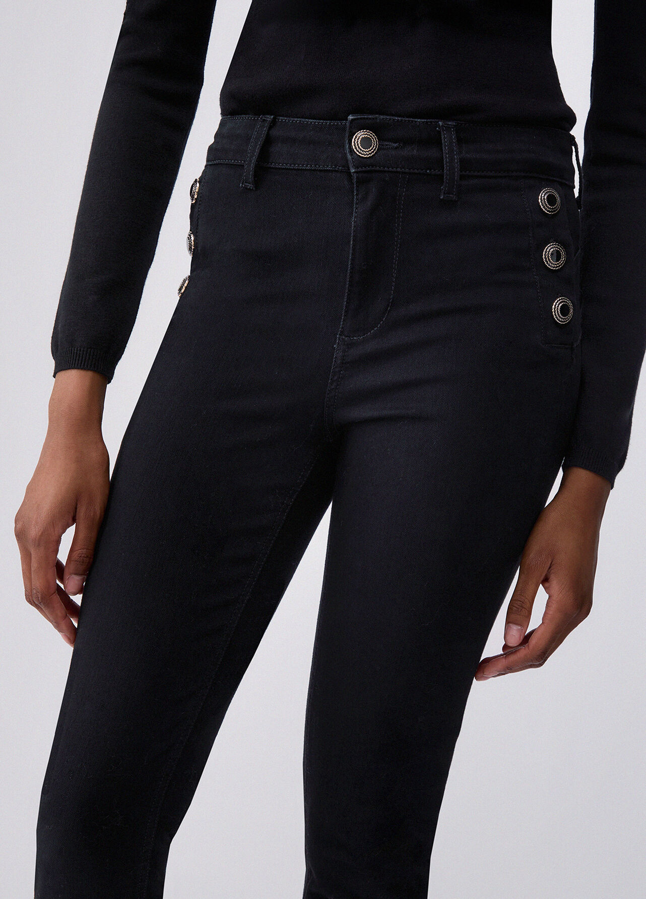Jeans skinny con bottoni decorativi - BLACK DENIM