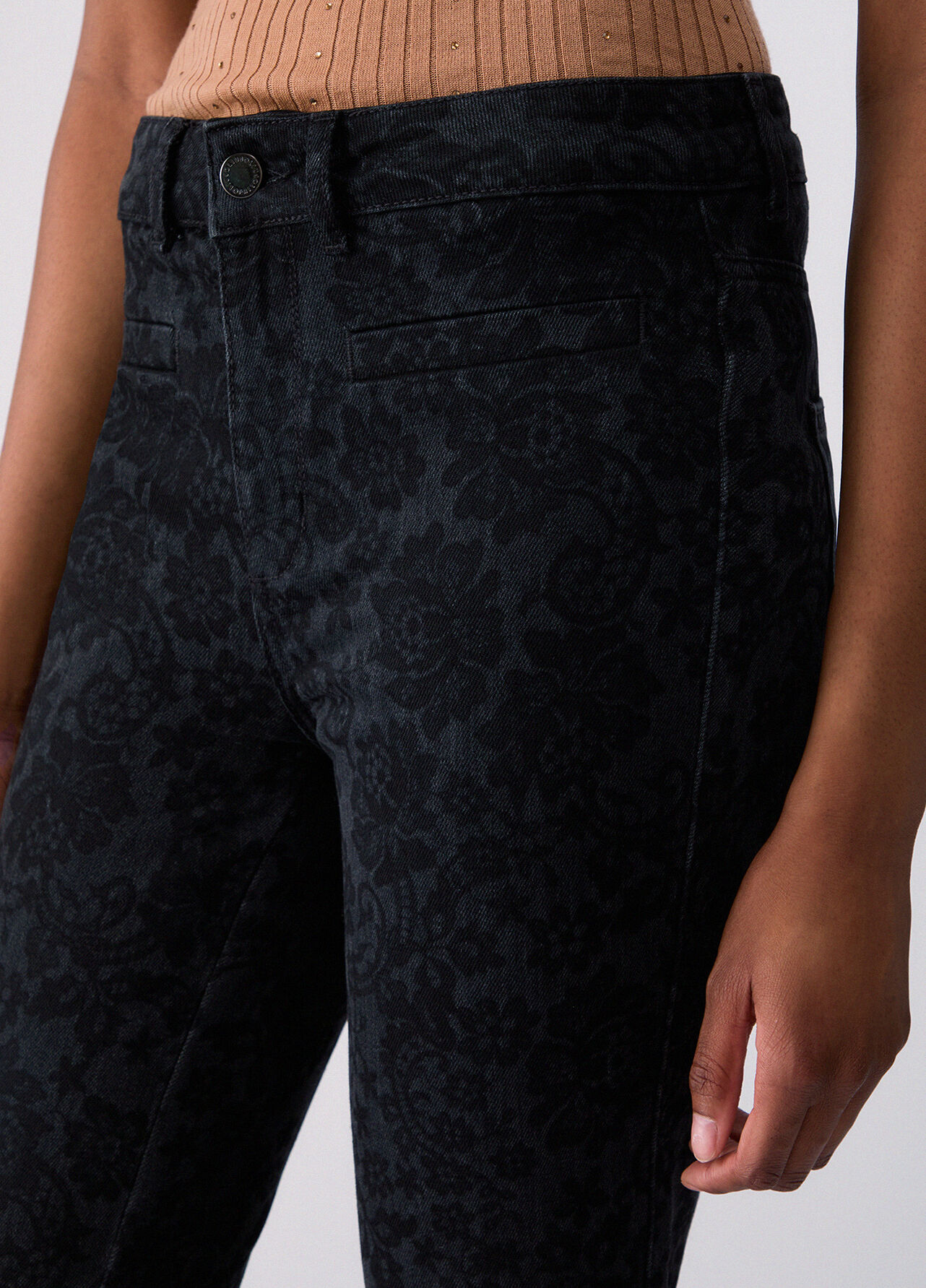 Jeans bootcut con dettaglio laser - BLACK DENIM