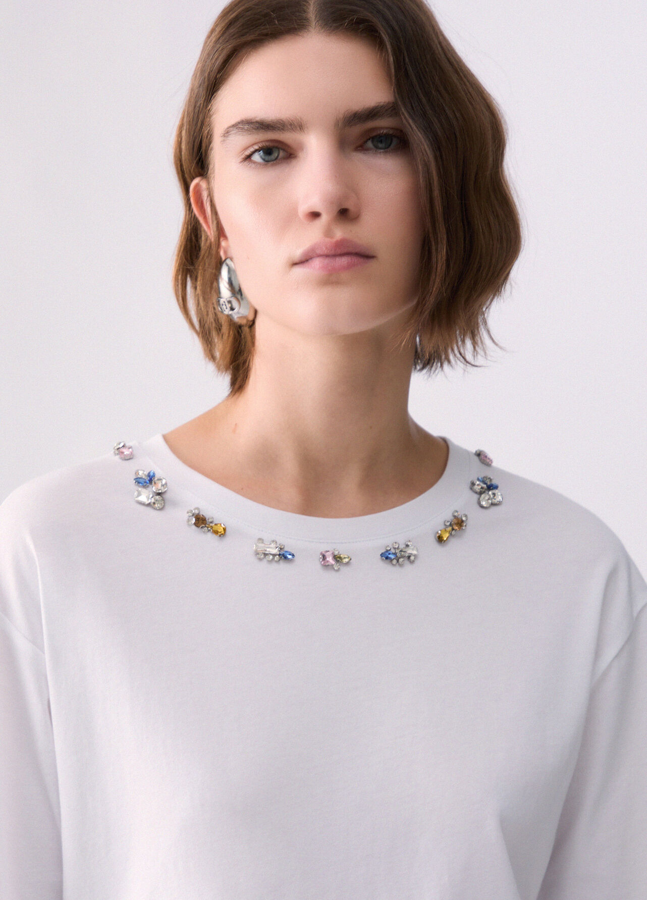 T-shirt con ricami gioiello - WHITE