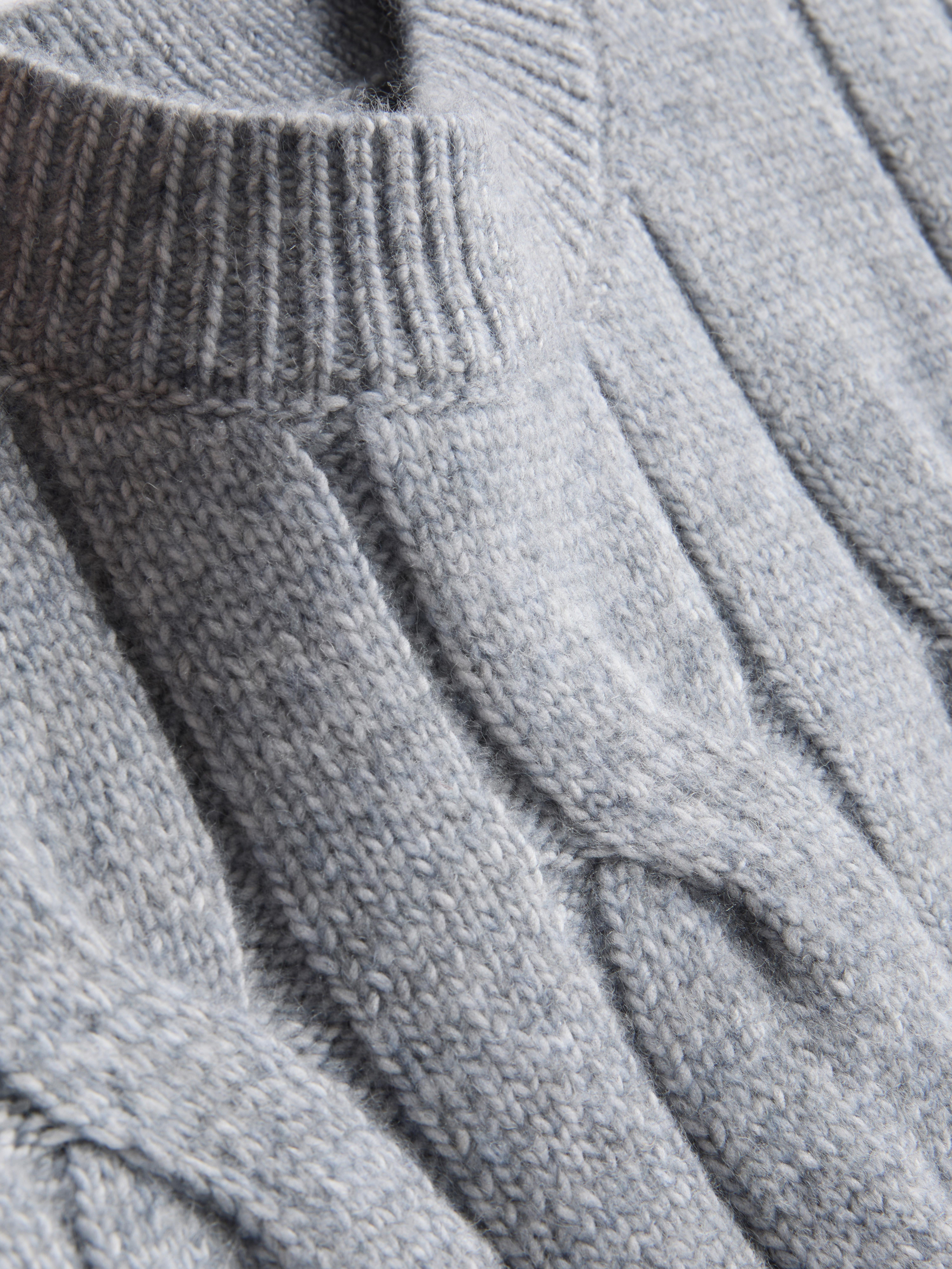 Cable Knit Crew Neck Sweater - Gray