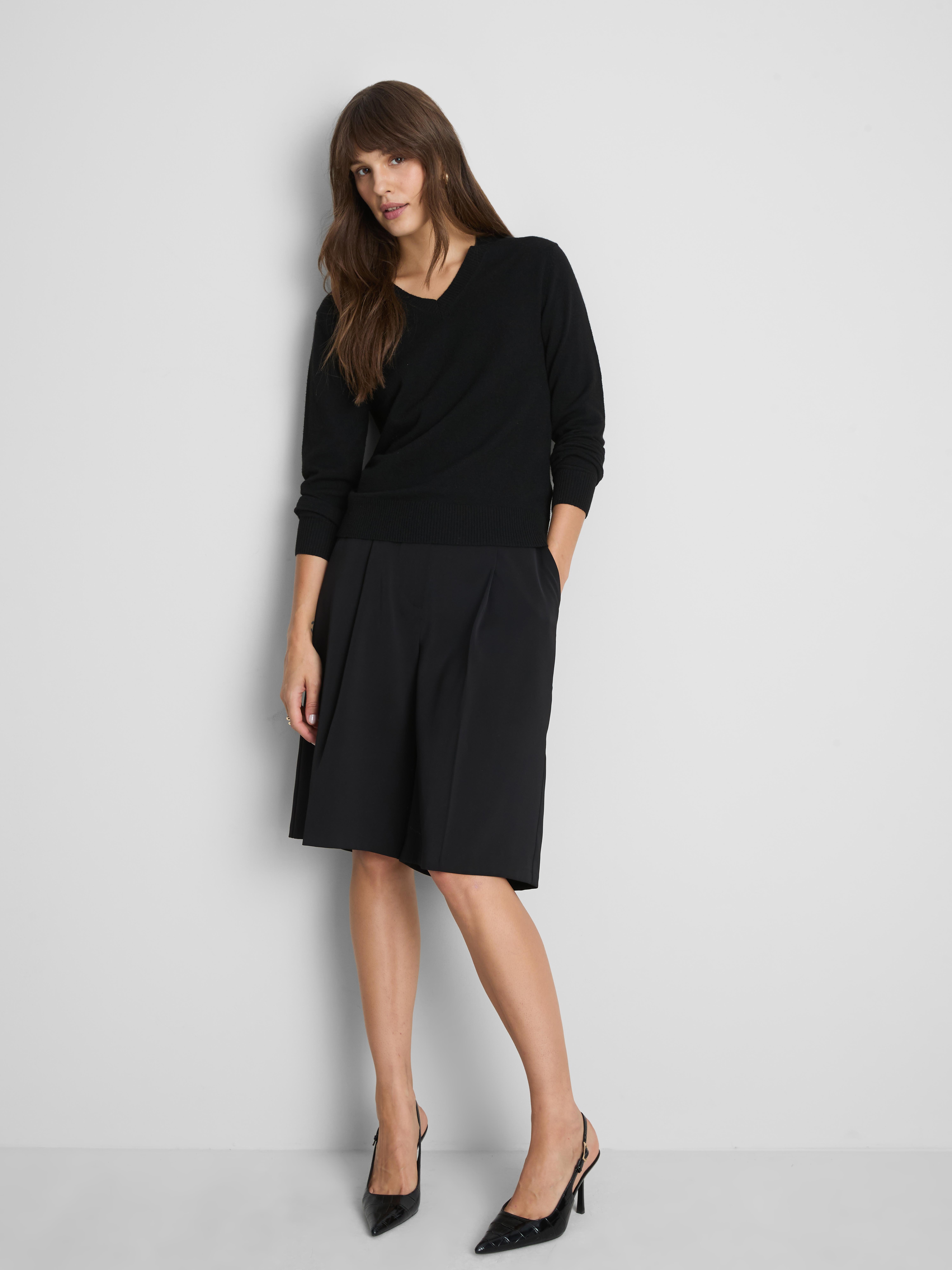 Knitted V-Neck Sweater - Black