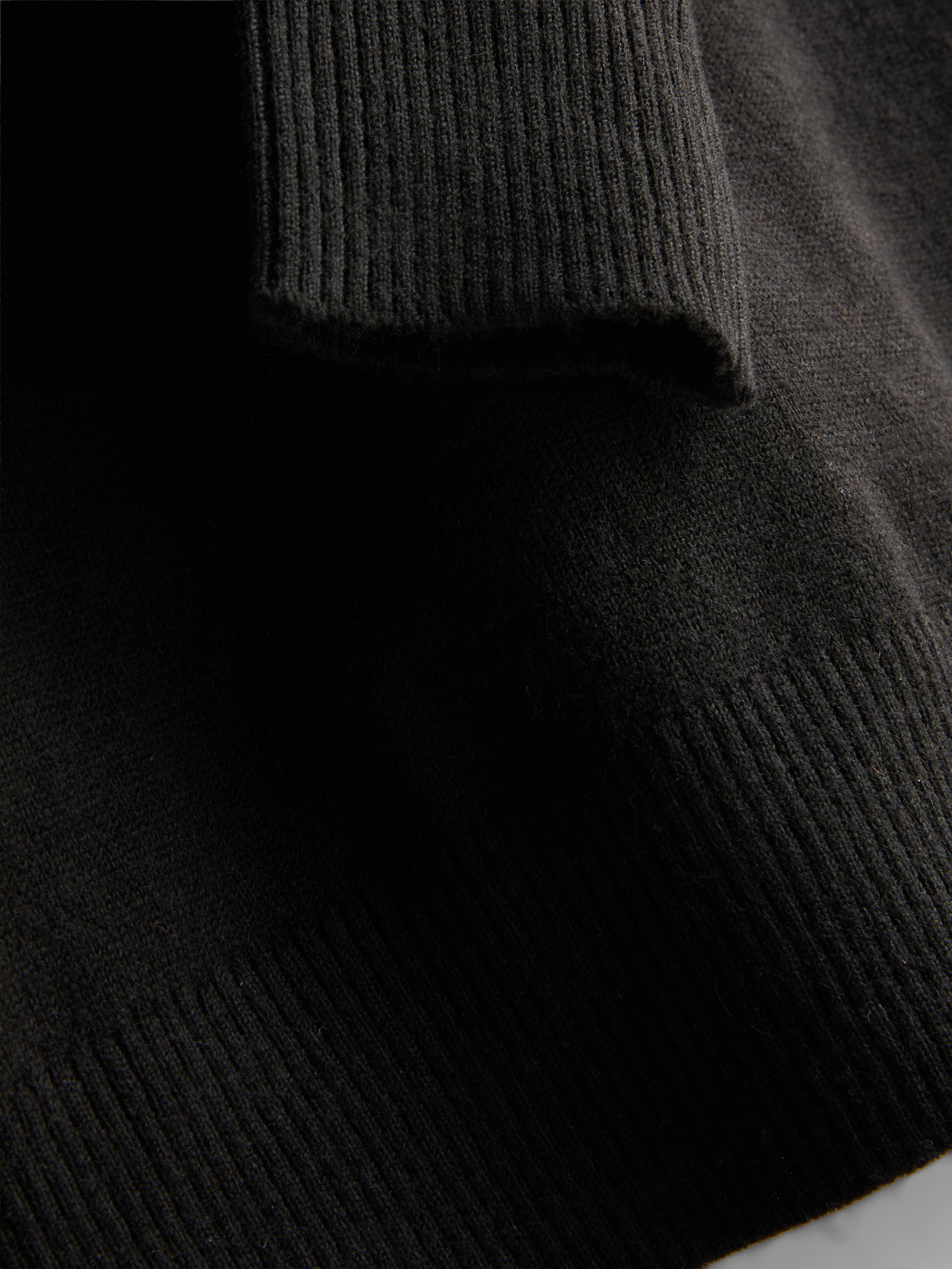 Soft Knitted Crew Neck Sweater - Black