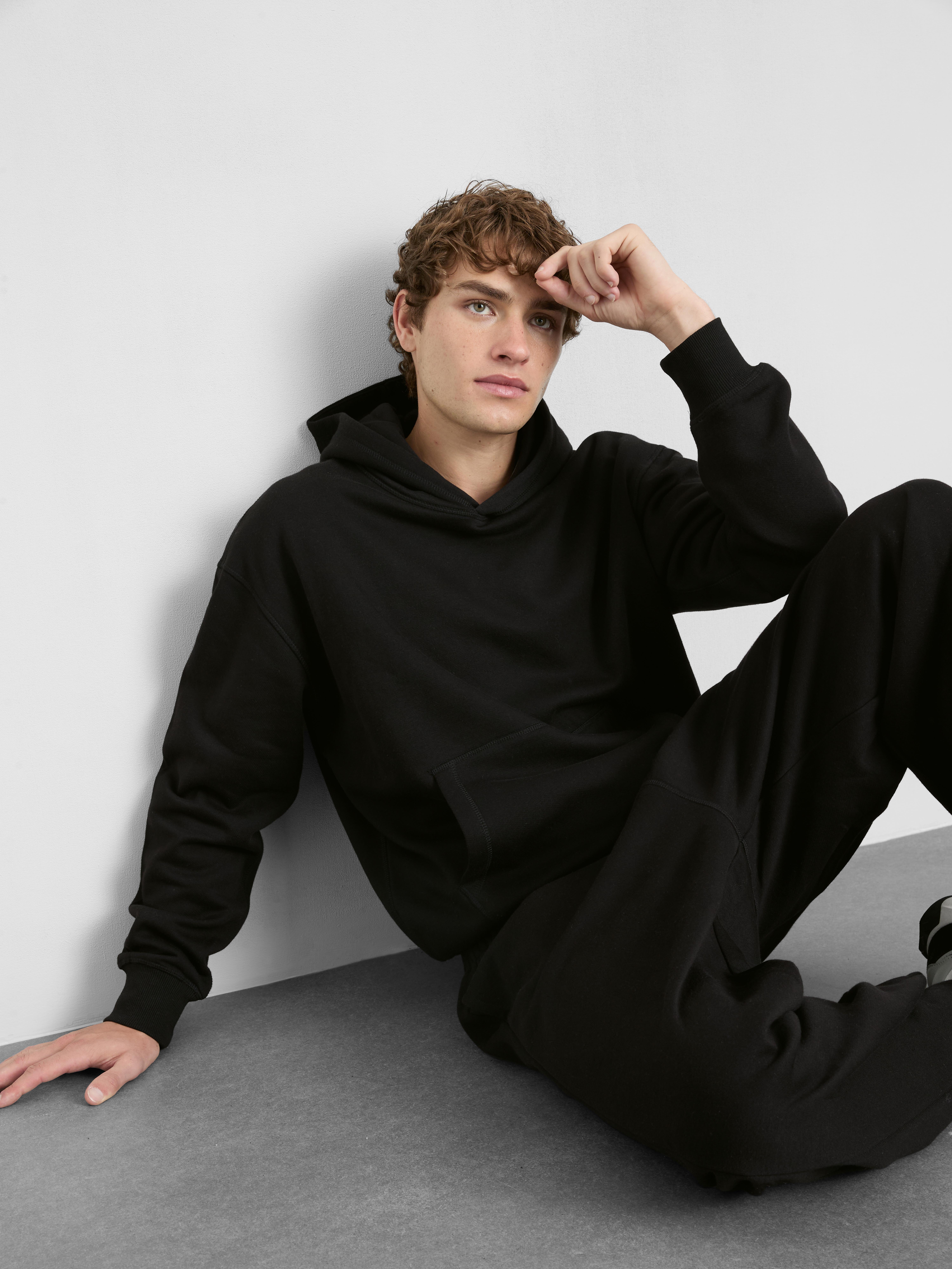 Oversized Pullover Hoodie - Black