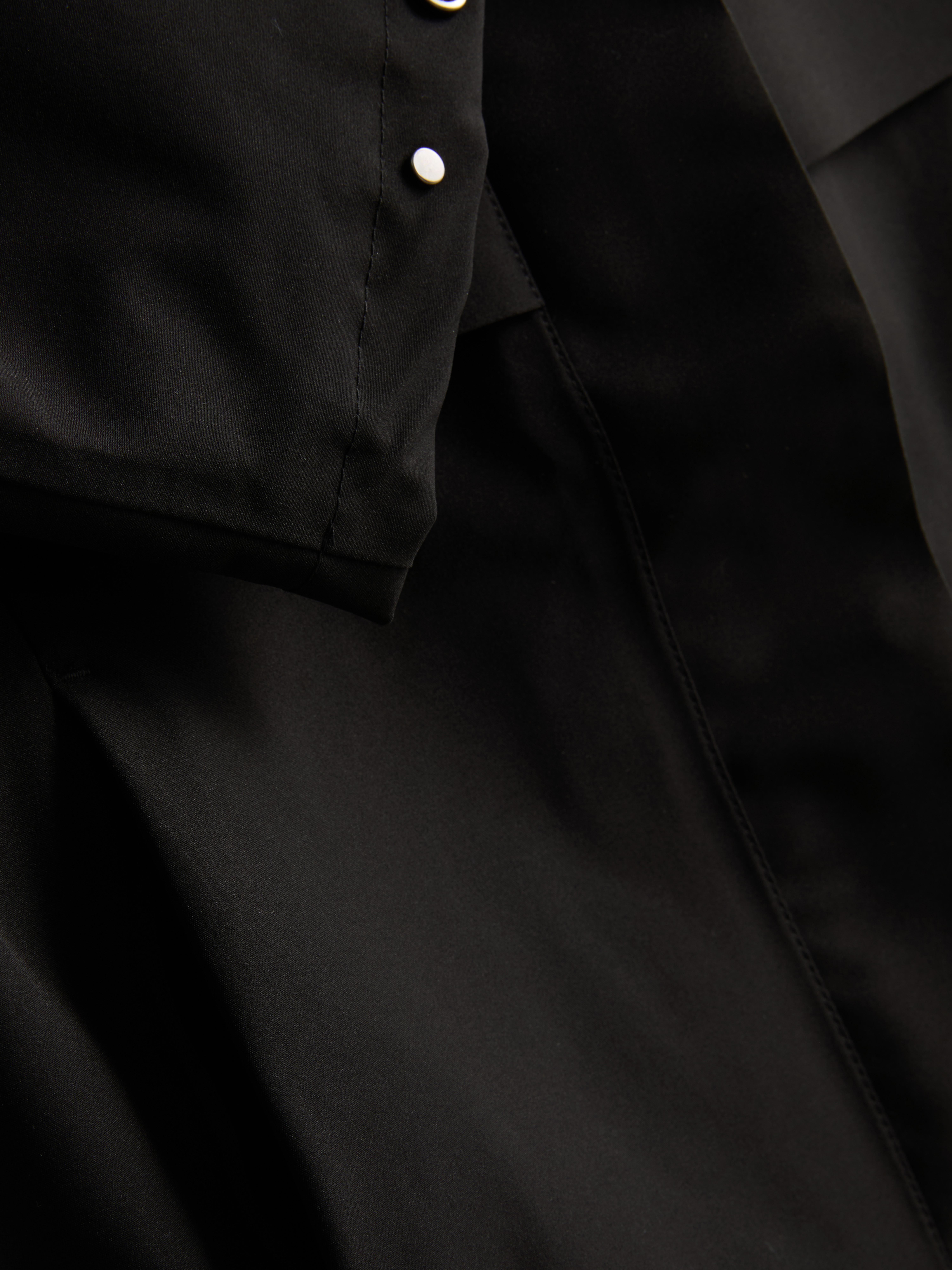 Short Raglan-Sleeve Raincoat - Black