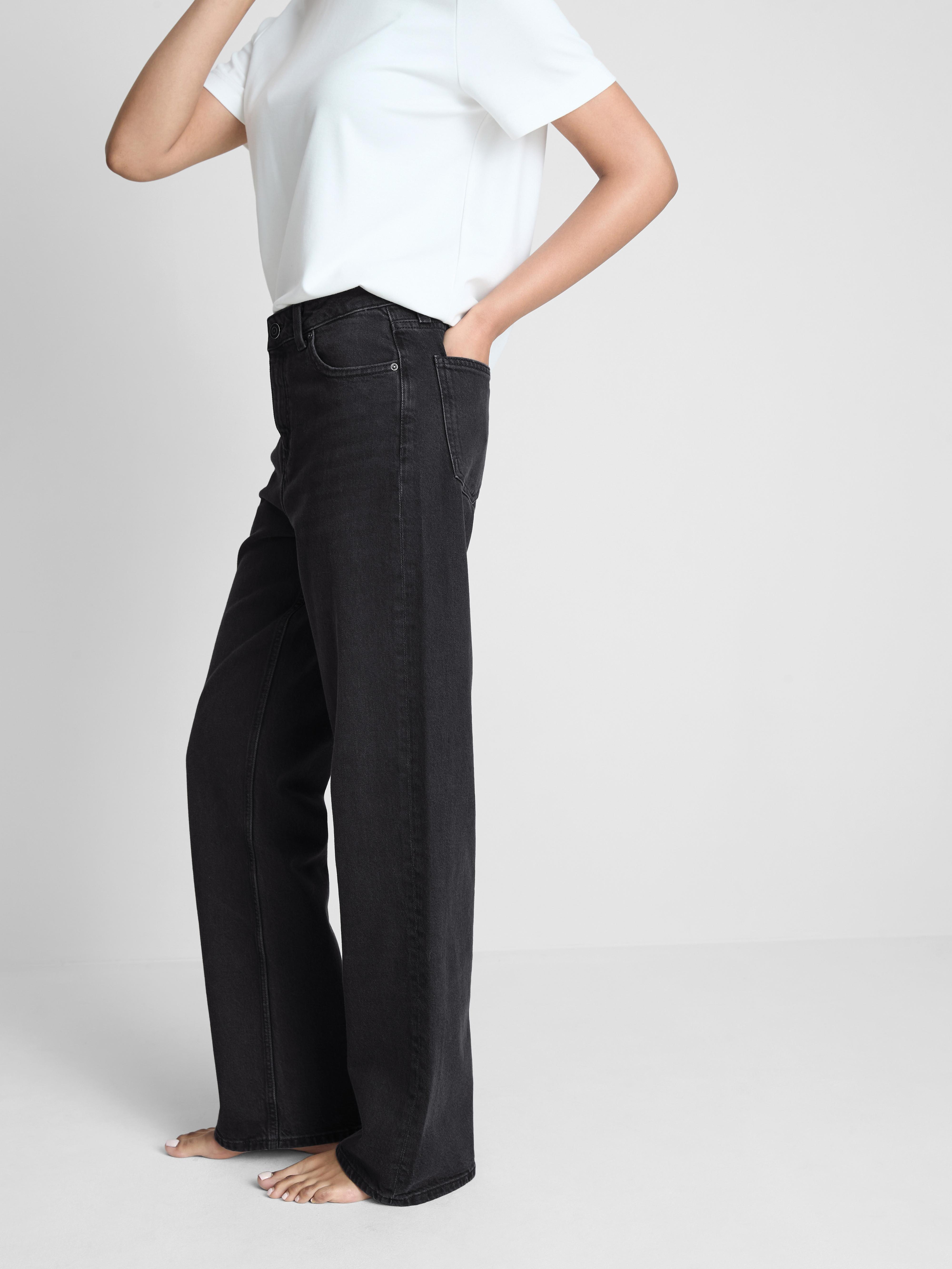 High-Waisted Straight-Leg Jeans - Black