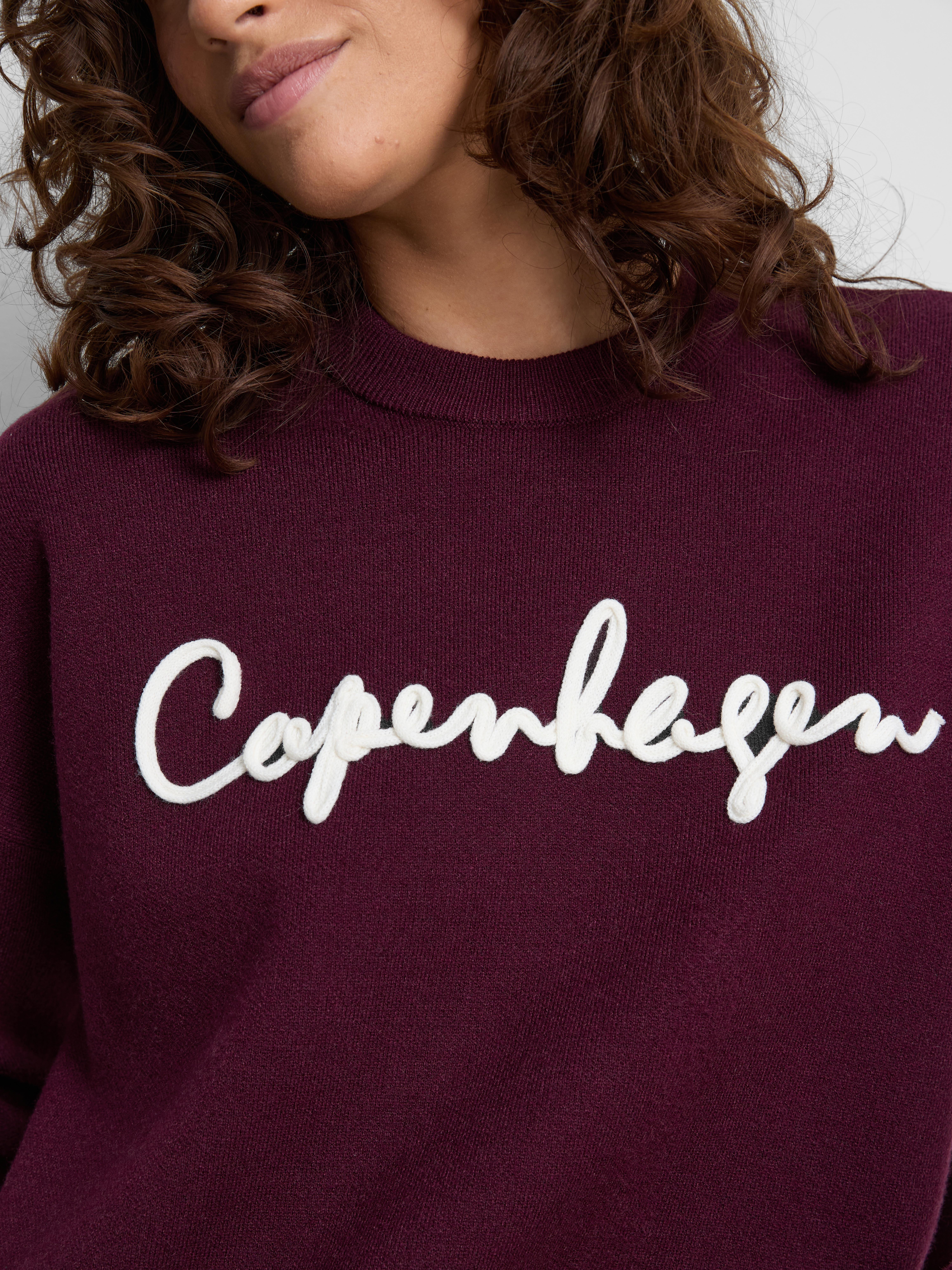 Knitted Crewneck Slogan Sweater - Burgundy