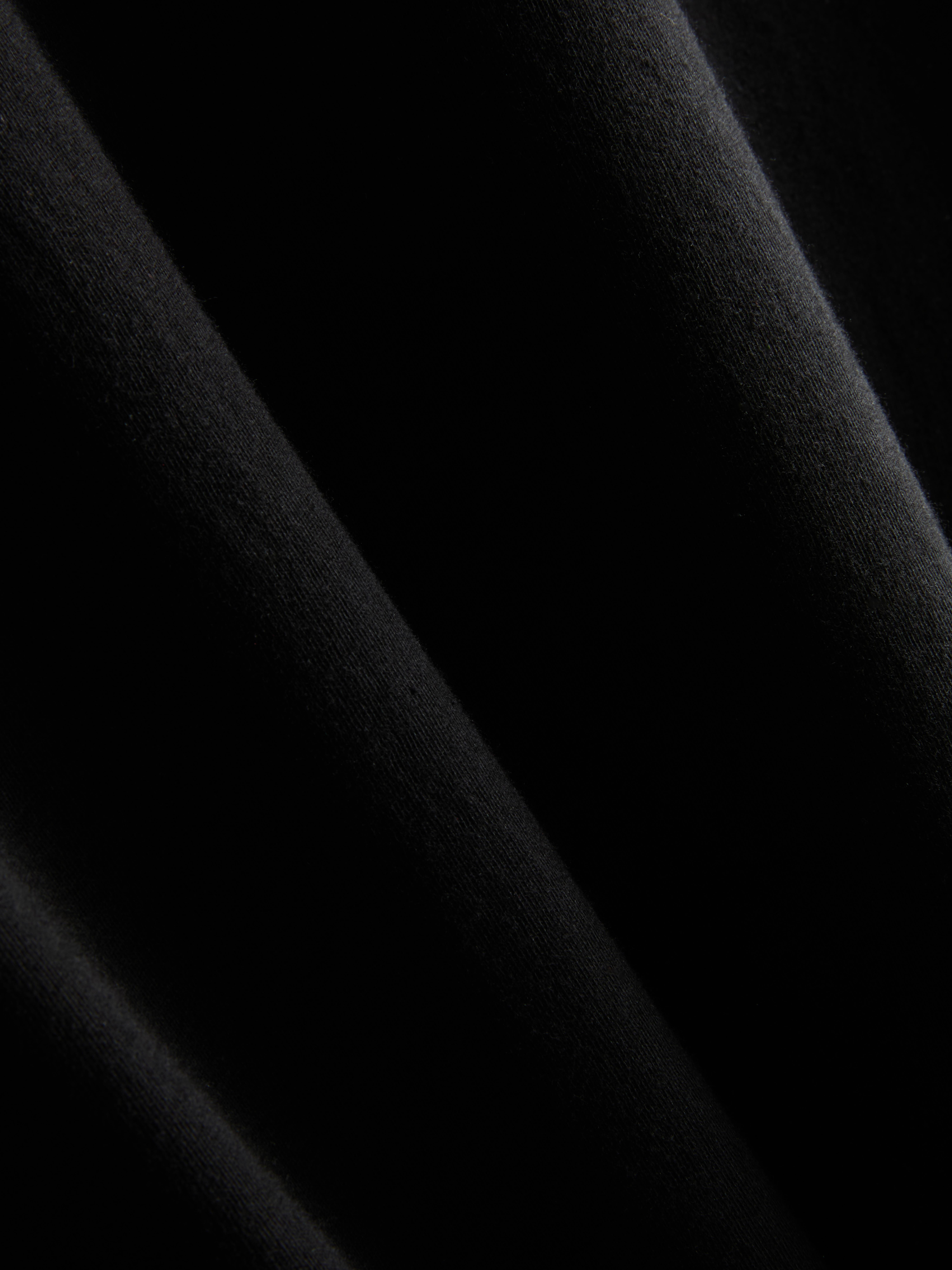 A regular-fit T-shirt with short sleeves and a crew neckline - Black