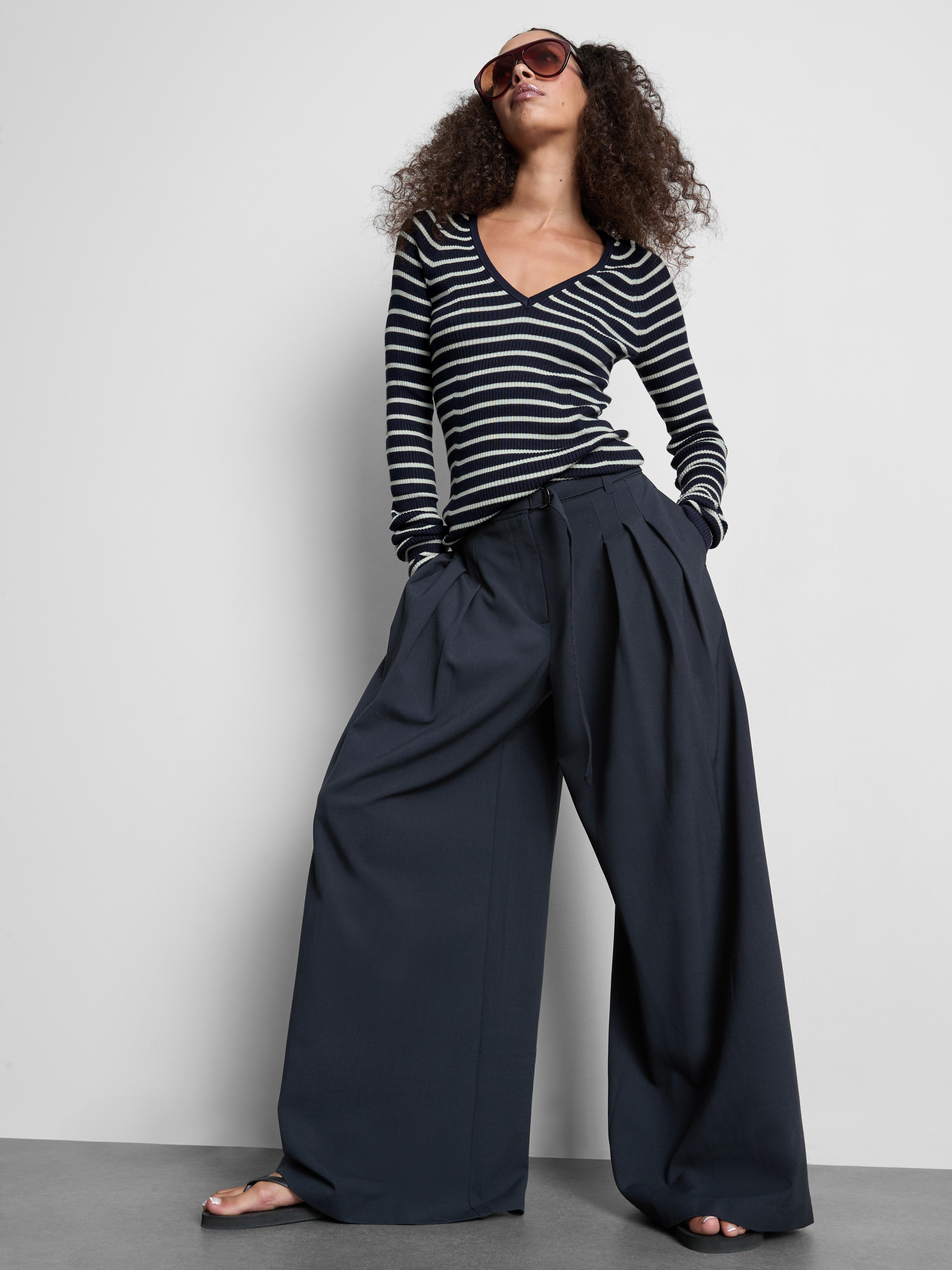 Ribbed V-Neck Sweater - Navy
