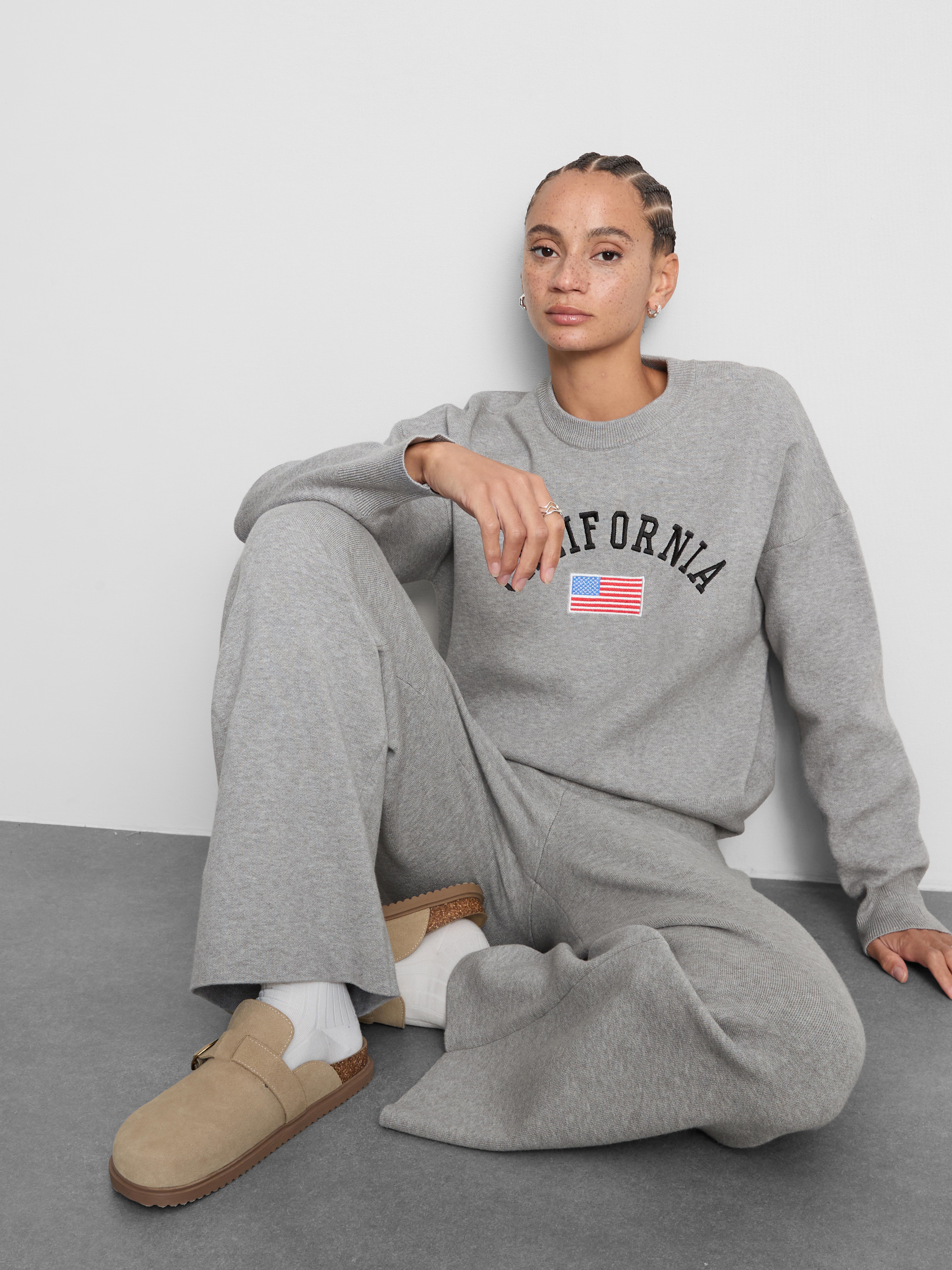 Knitted Crewneck Slogan Sweater - Gray