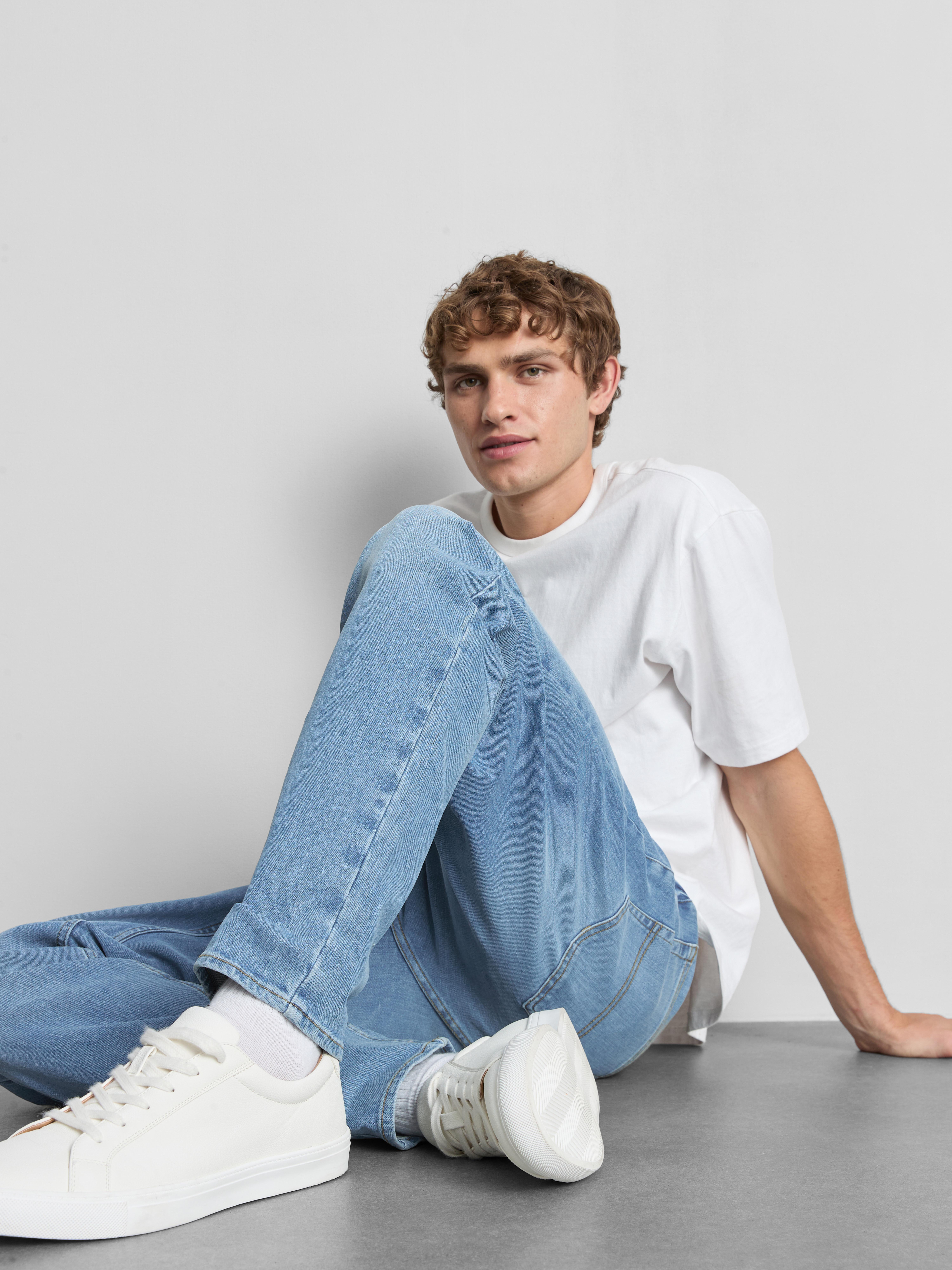 Mid-Rise Slim Fit Jeans - Light Blue