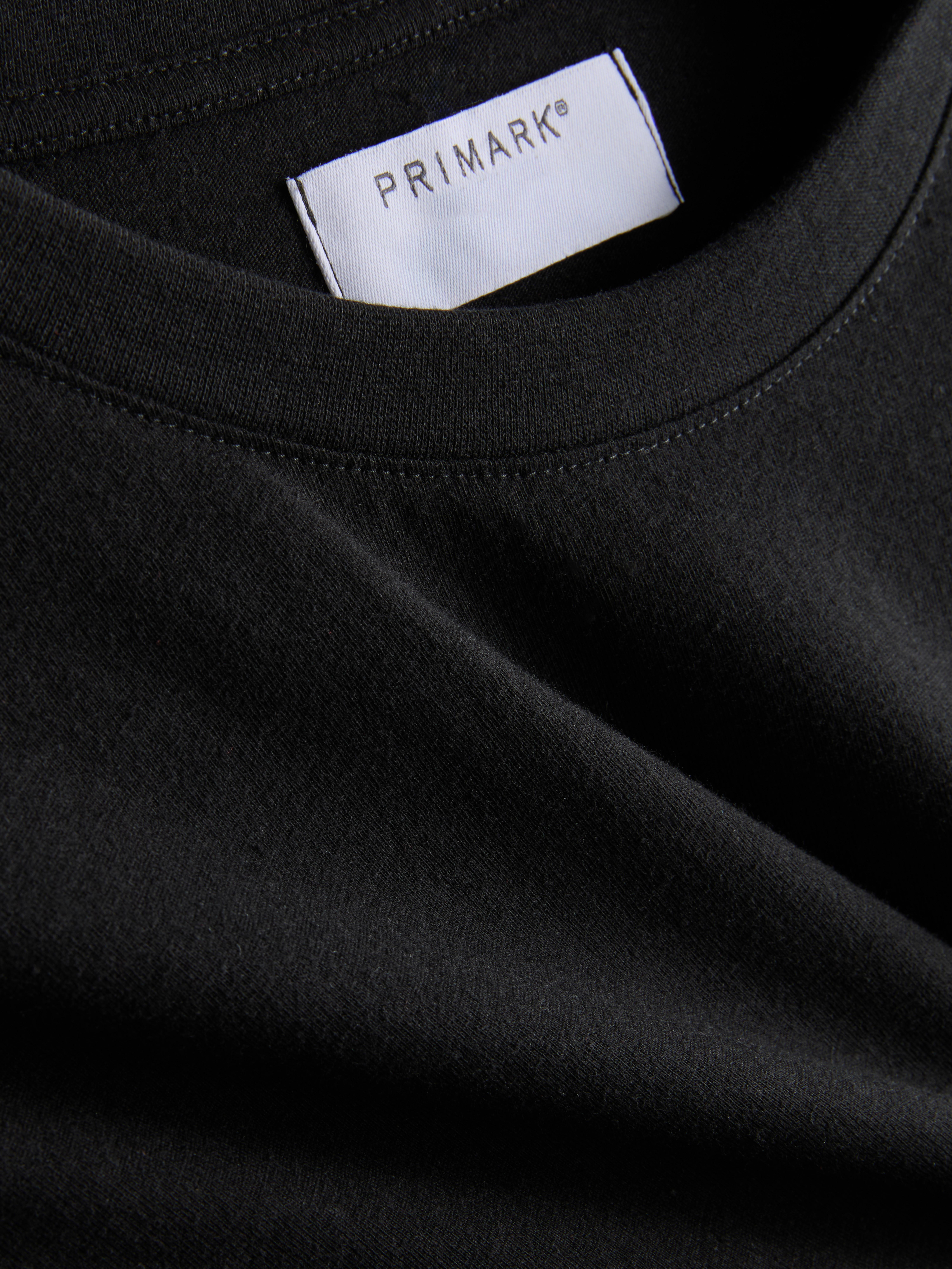 A regular-fit T-shirt with short sleeves and a crew neckline - Black