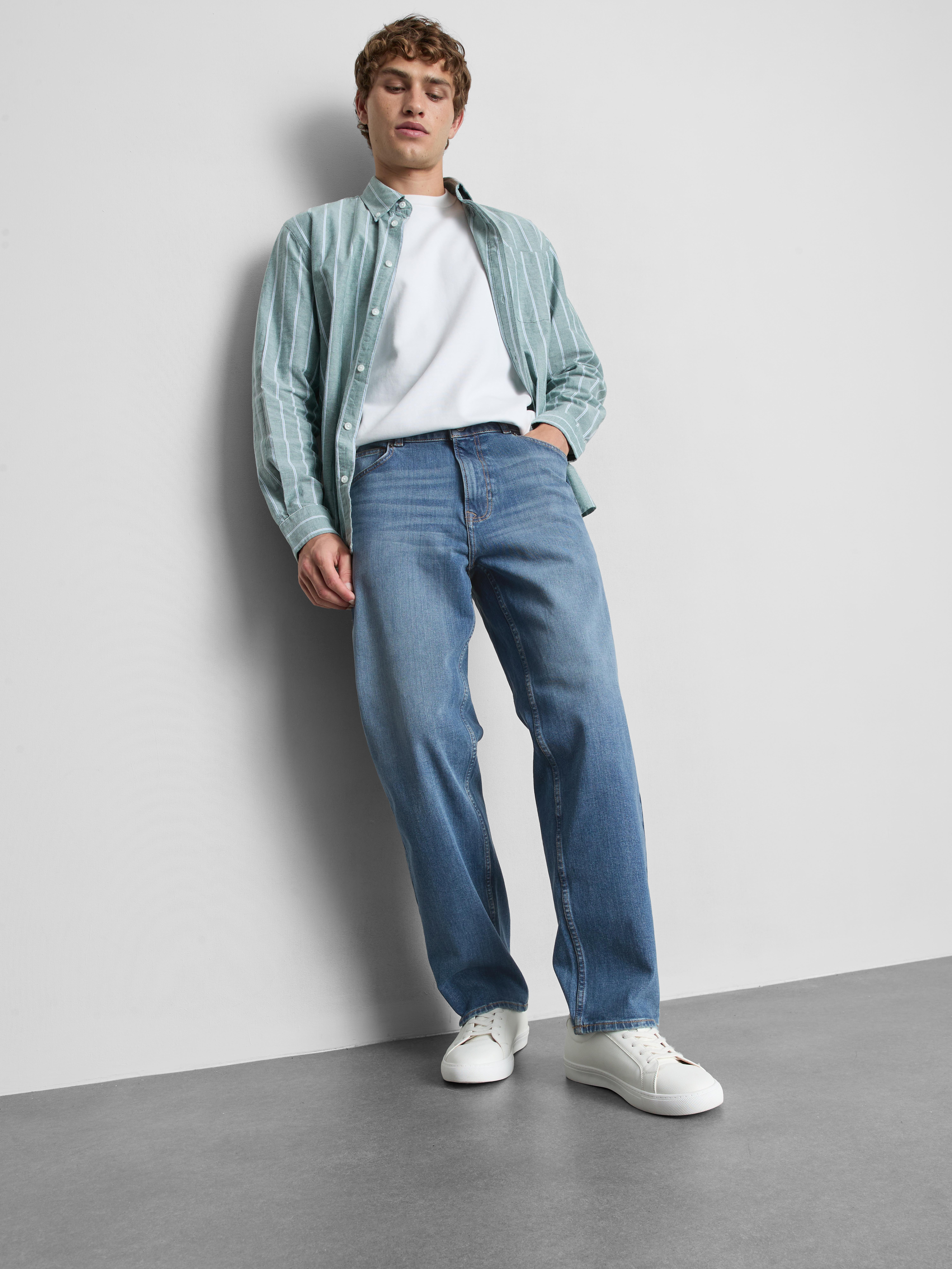 Mid-Rise Straight-Leg Jeans - Mid Blue