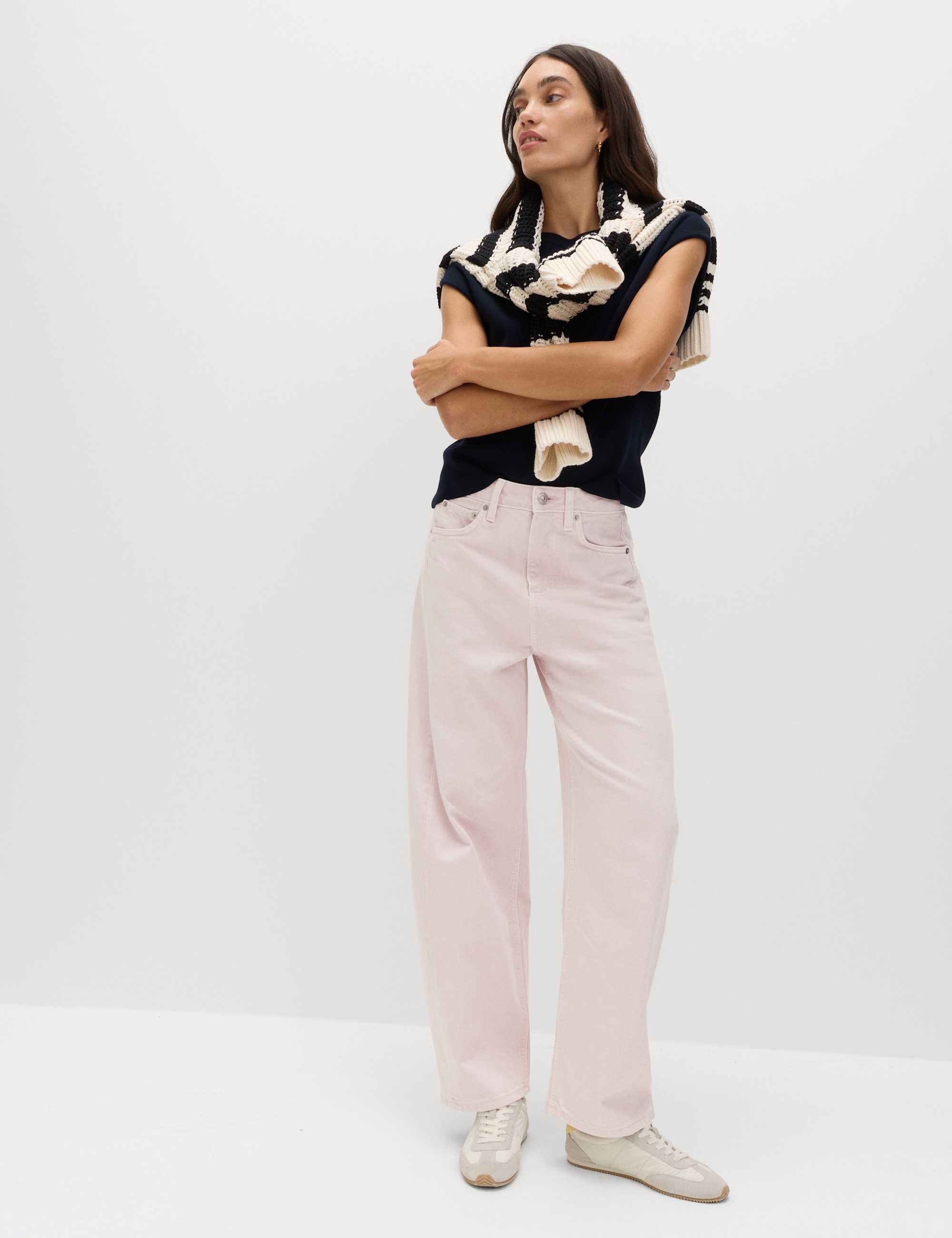 Mid Rise Barrel Jeans