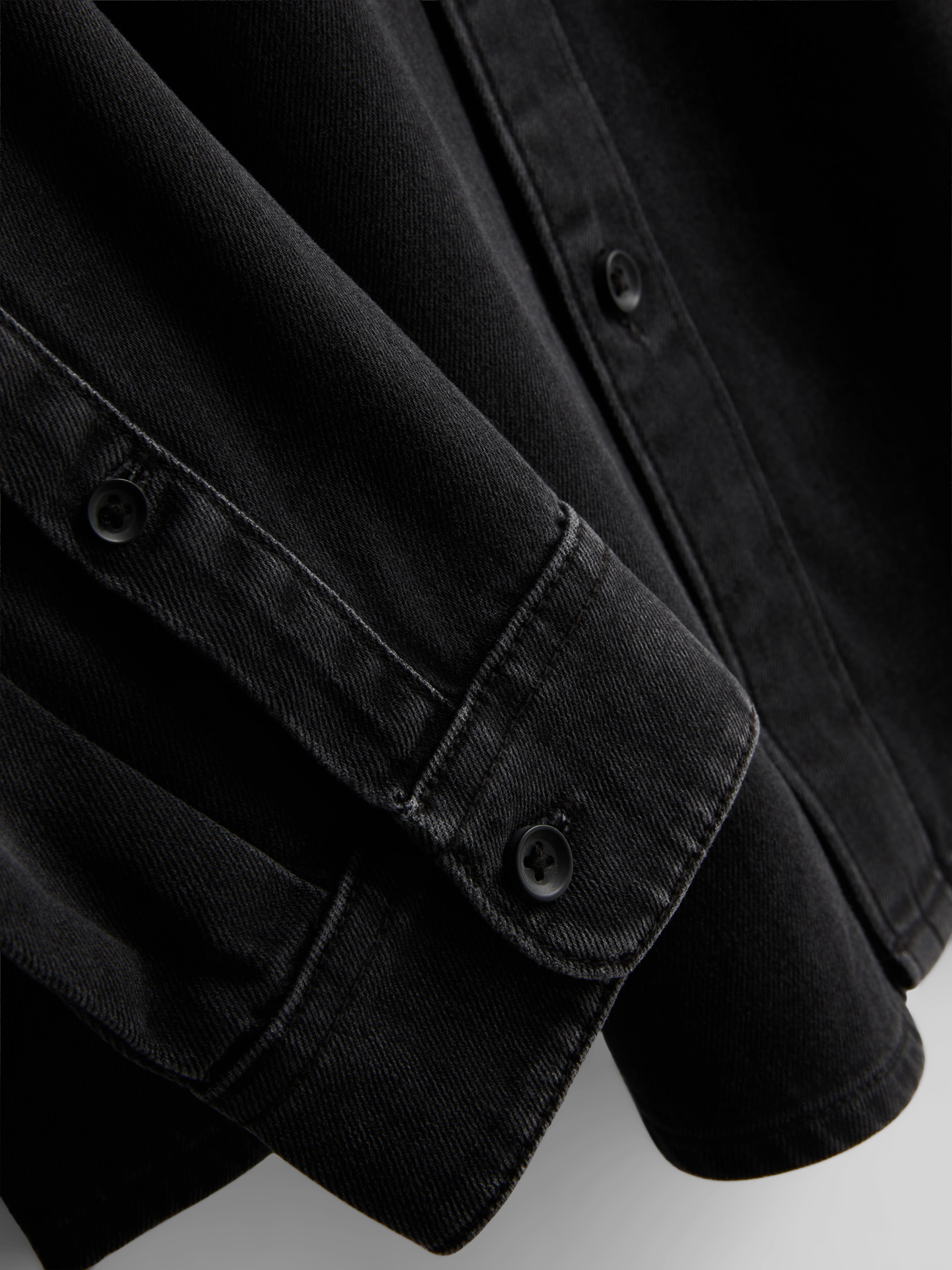 Long-Sleeve Button-Up Denim Shirt - Black