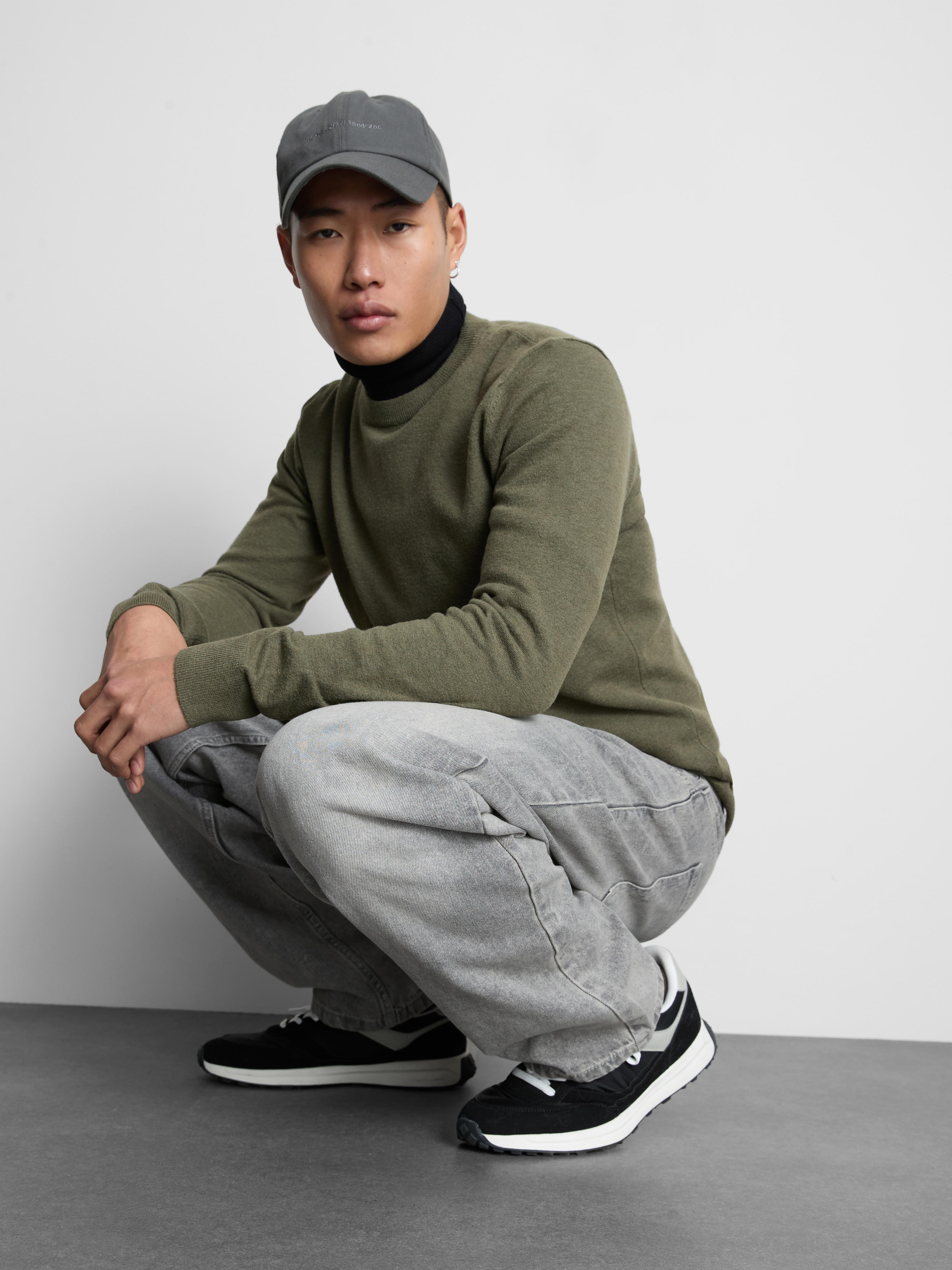 Mid-Rise Relaxed Straight Leg Jeans - Gray