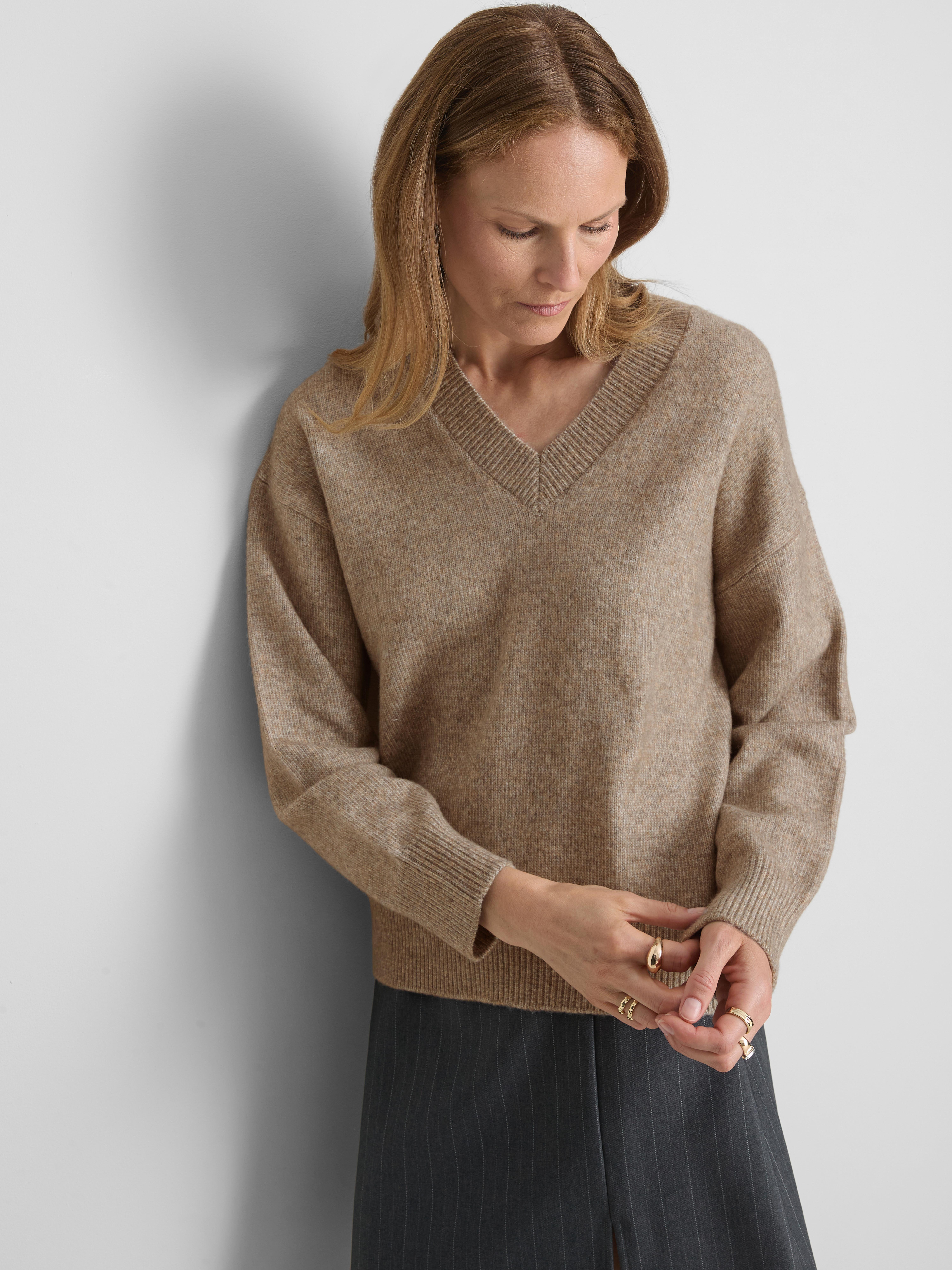 Knitted V-Neck Sweater - Oatmeal